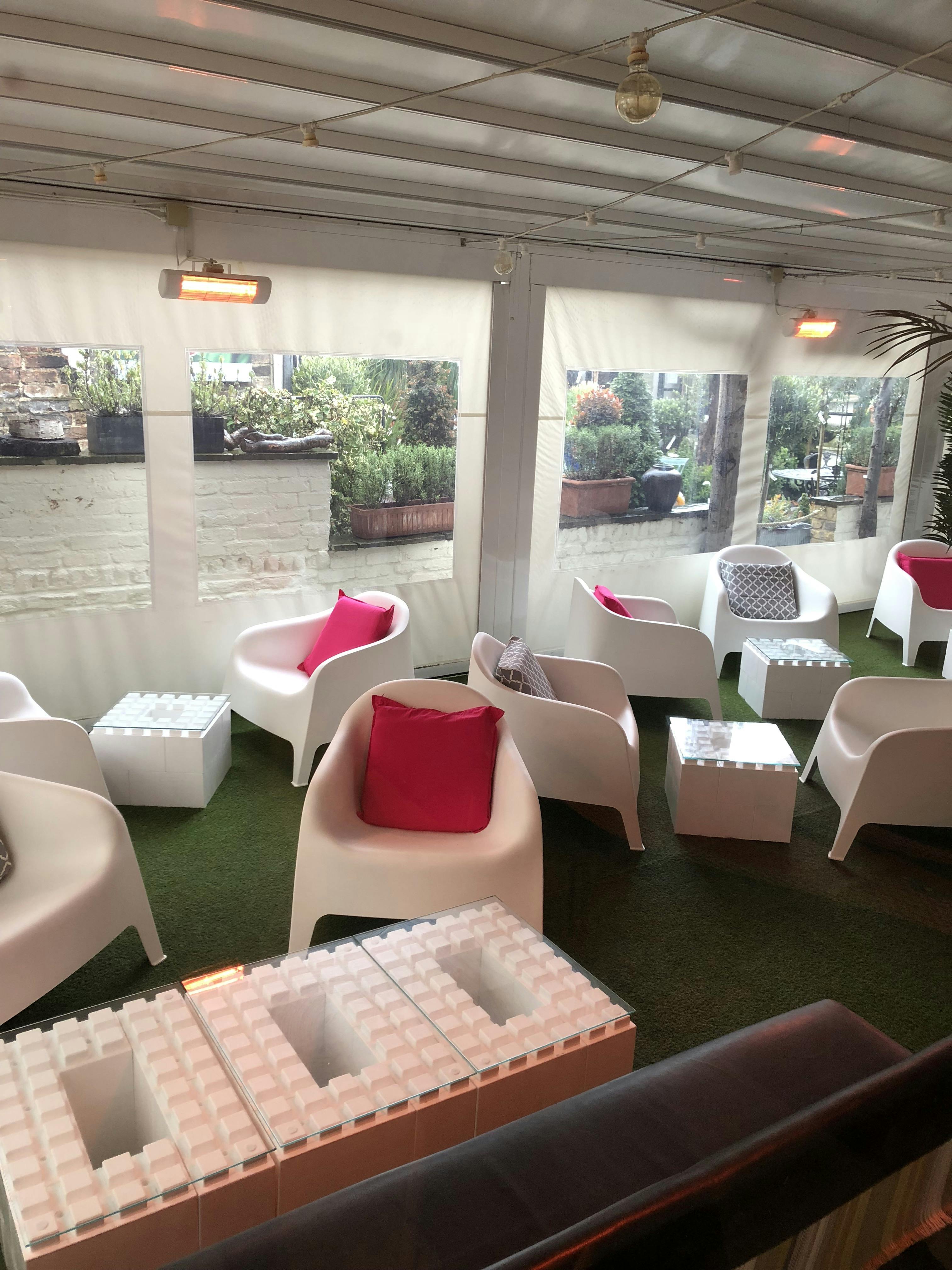 Garden space at Alebrijes