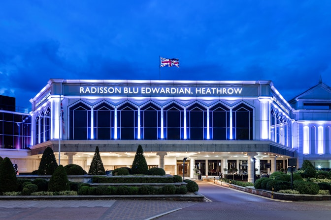 Radisson Blu Edwardian Heathrow - Royal Suite image 3