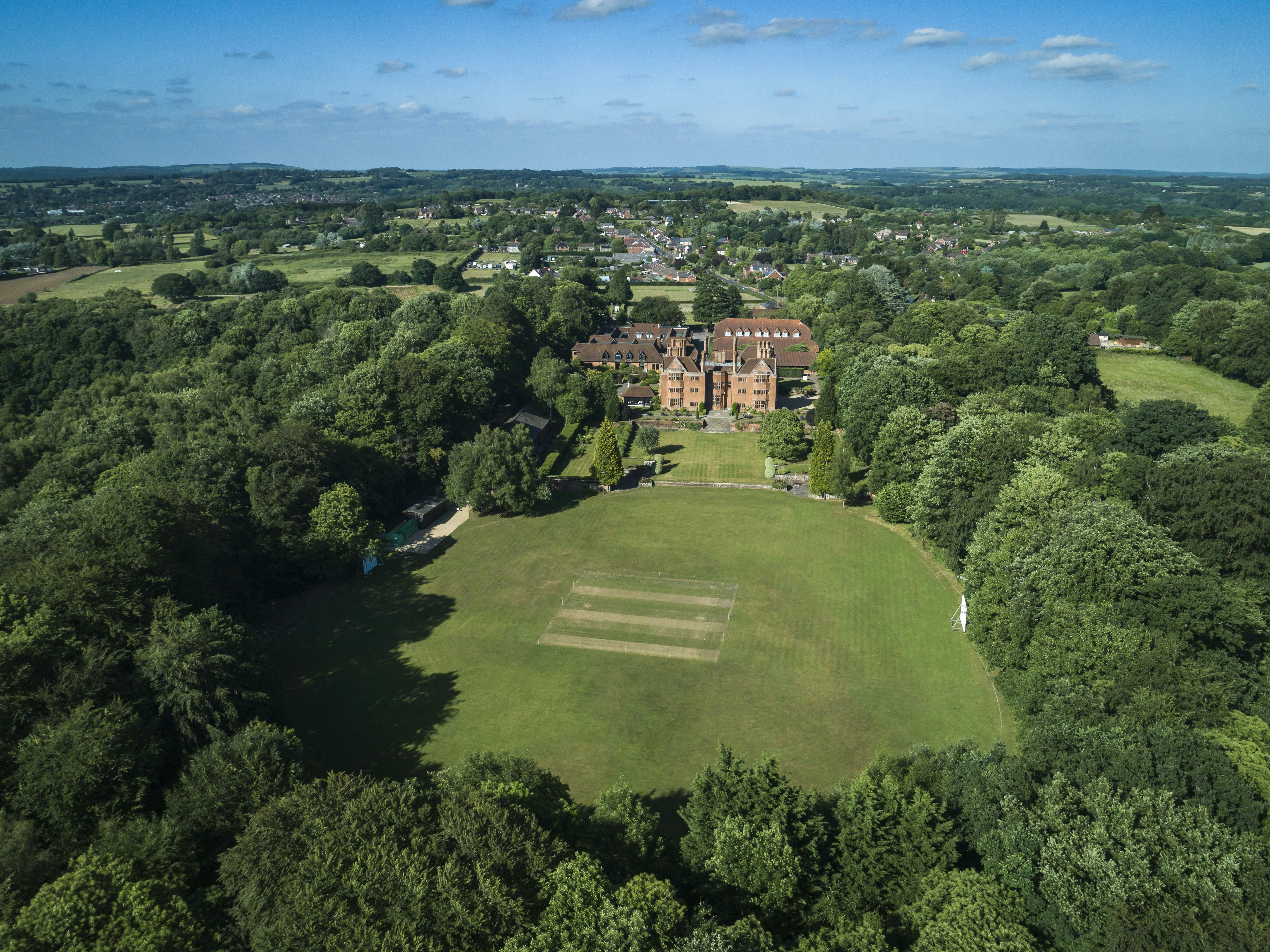 New Place Hotel - Hampshire - The Cricket Pitch image 3