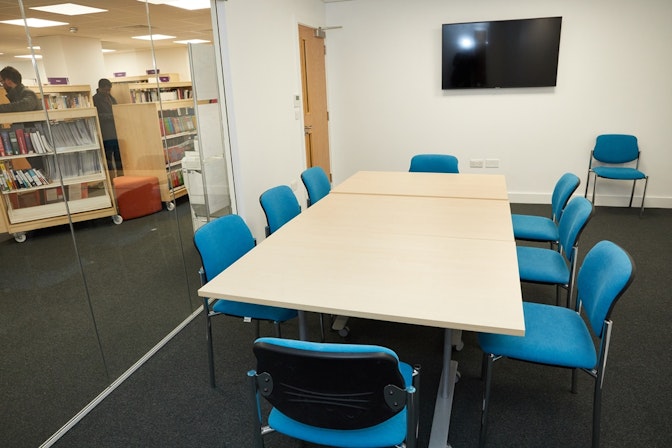 Grove Vale Library - Grove Vale Library Meeting Room image 2