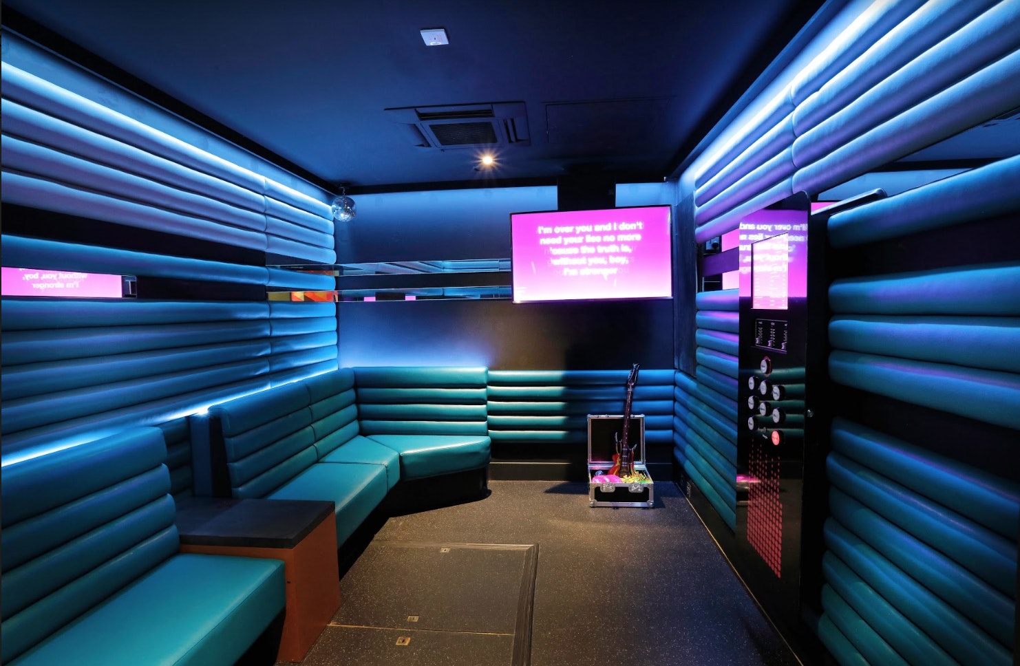 Lucky Voice Holborn - Private Karaoke Rooms image 6