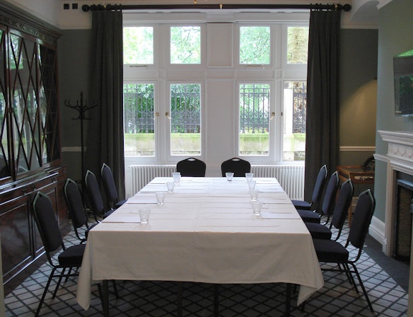 The Farmers Club - The Committee Room image 2