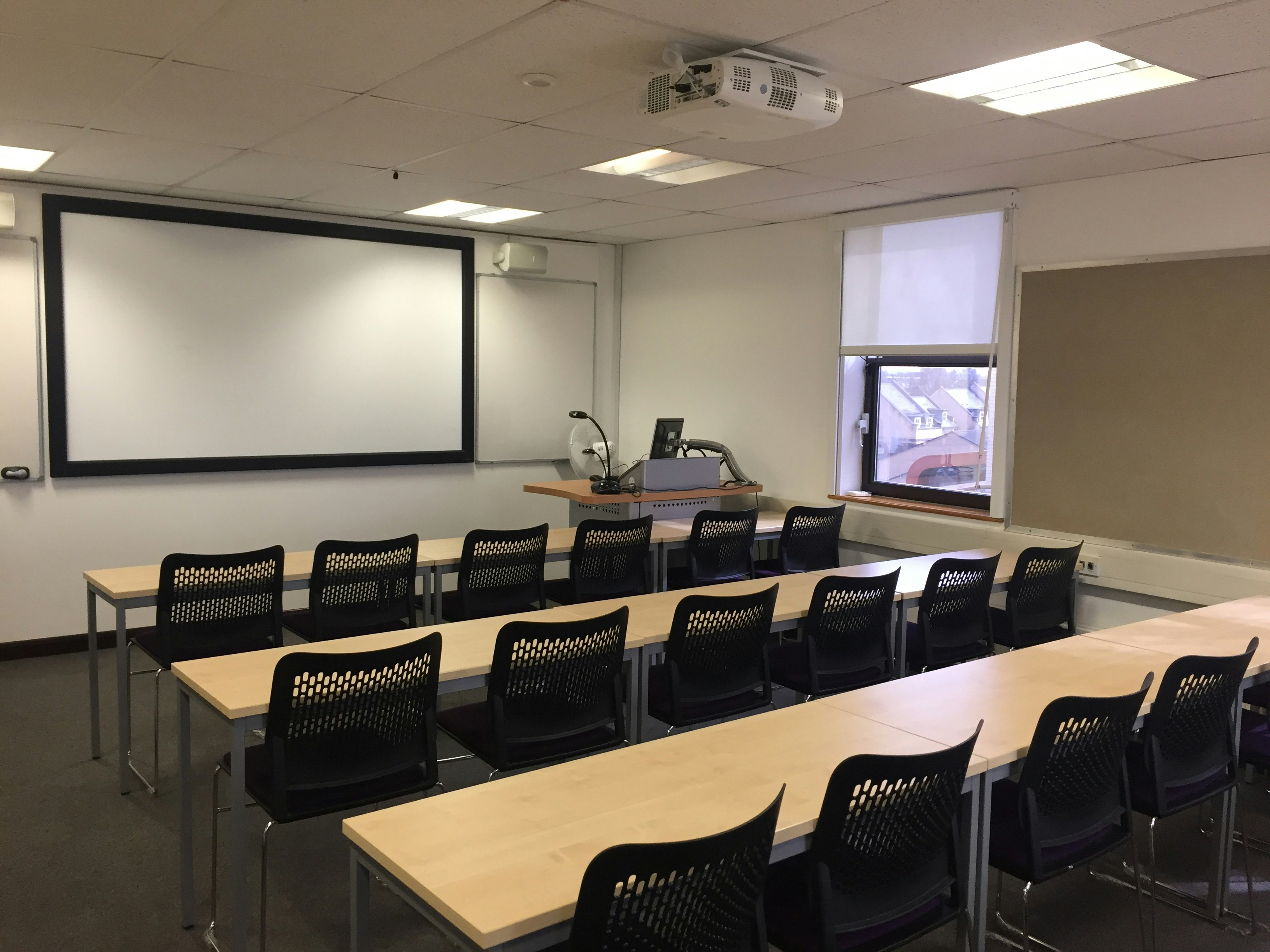 Cambridge Venue Hire - ARU Conferences - Cambridge - Business in Small Classroom - Banner