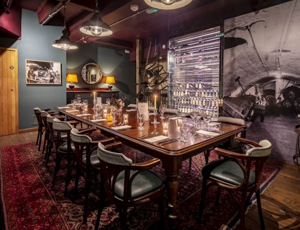 The Tappit Hen - The Tasting Room image 1