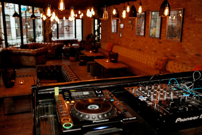 Maddox Club Mayfair - Wilfred's Lounge, Bar & Terrace image 2
