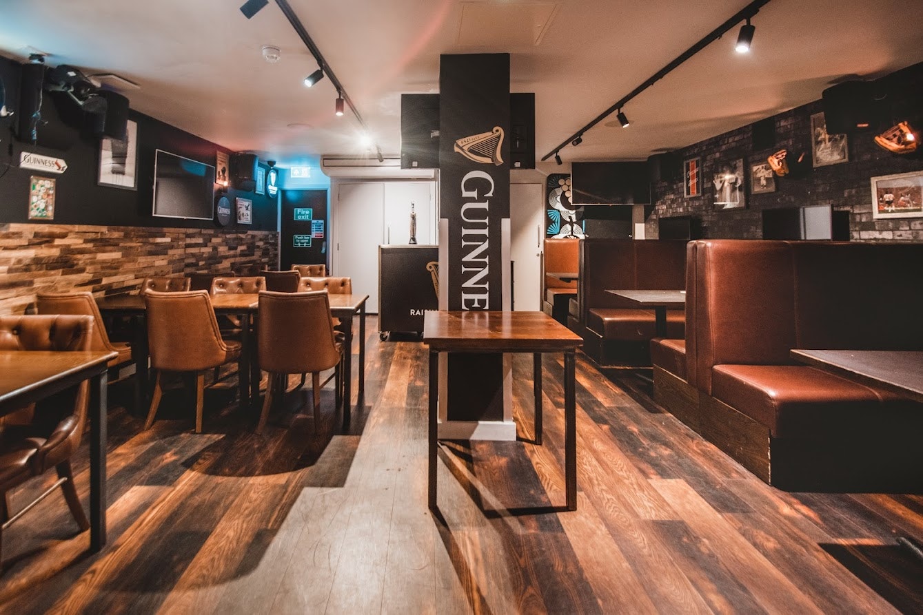Belushi's and The Dugout London Bridge - The Team Room image 1