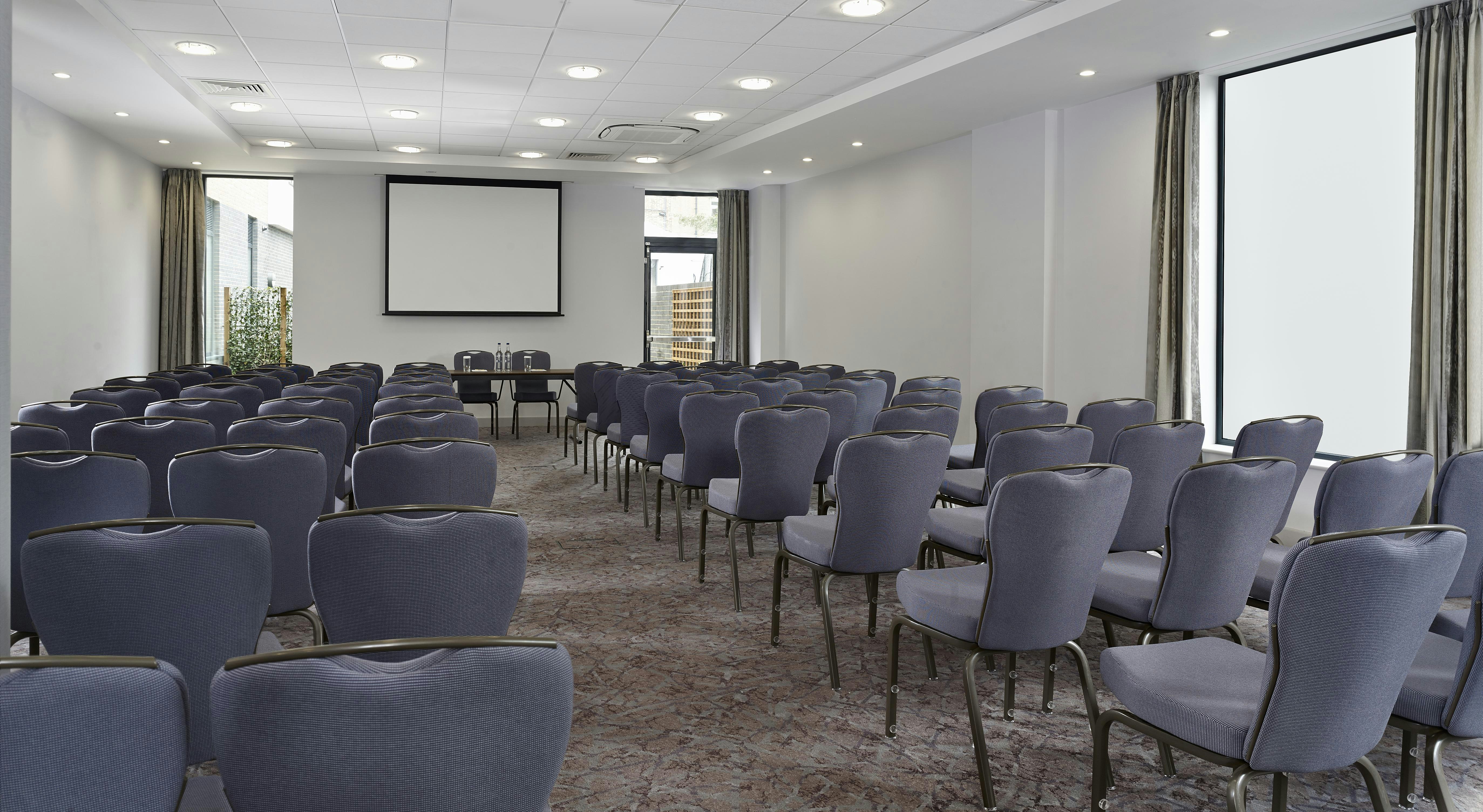 DoubleTree by Hilton London Angel Kings Cross - Claremont Suite  image 1