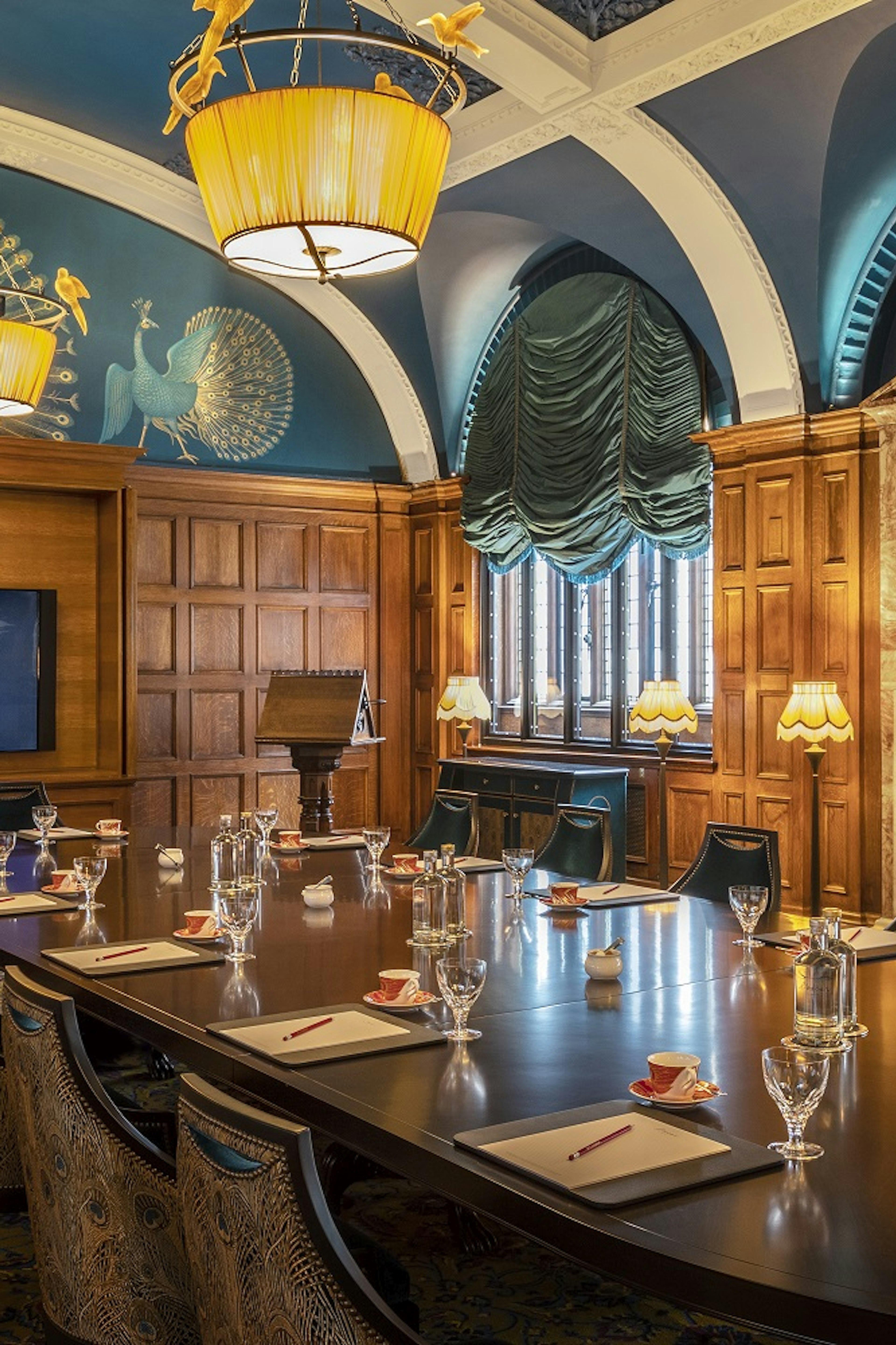 Business |  The Committee room