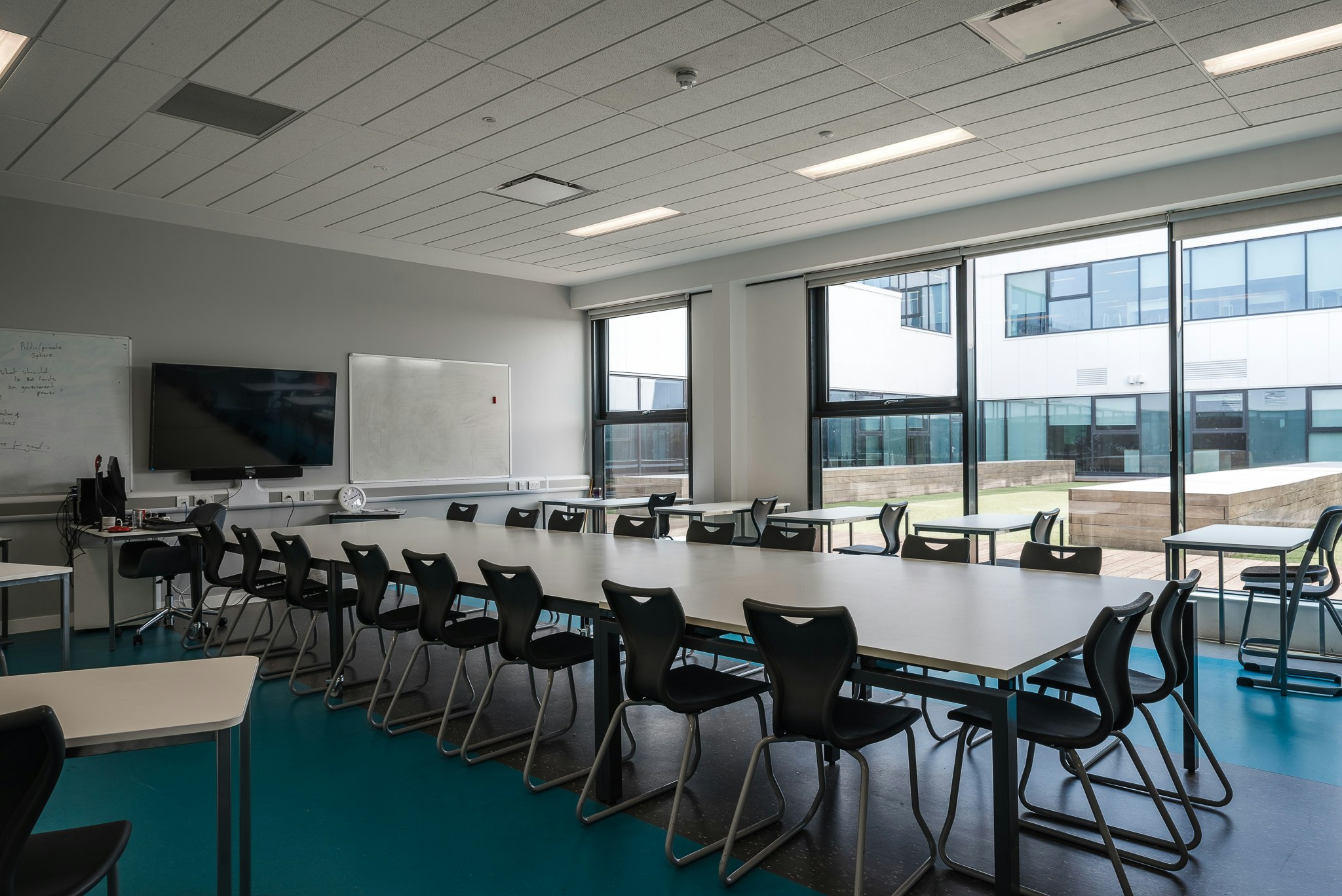 London Academy of Excellence Tottenham - Breakout rooms image 3