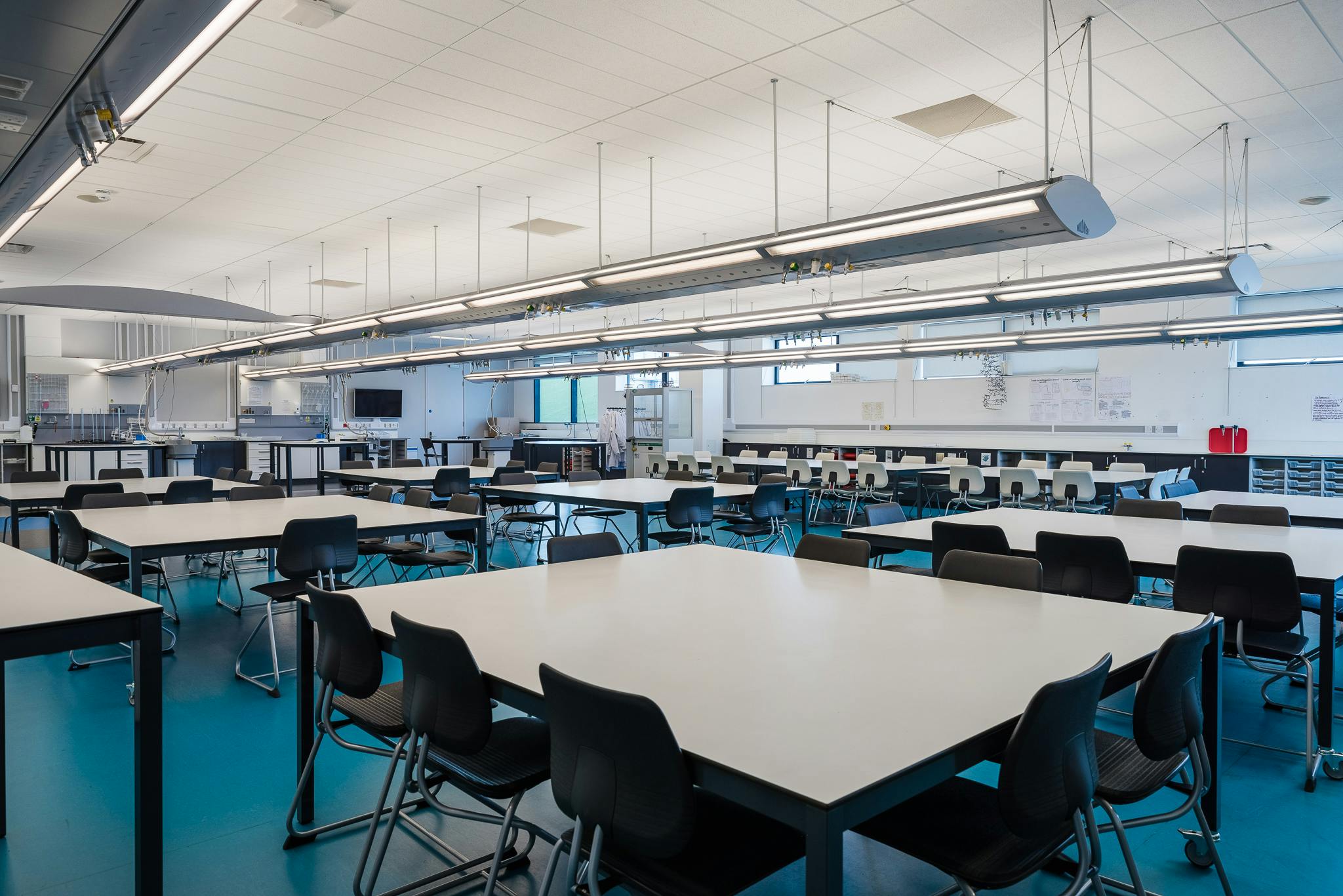 London Academy of Excellence Tottenham - Science classroom / Laboratory image 4