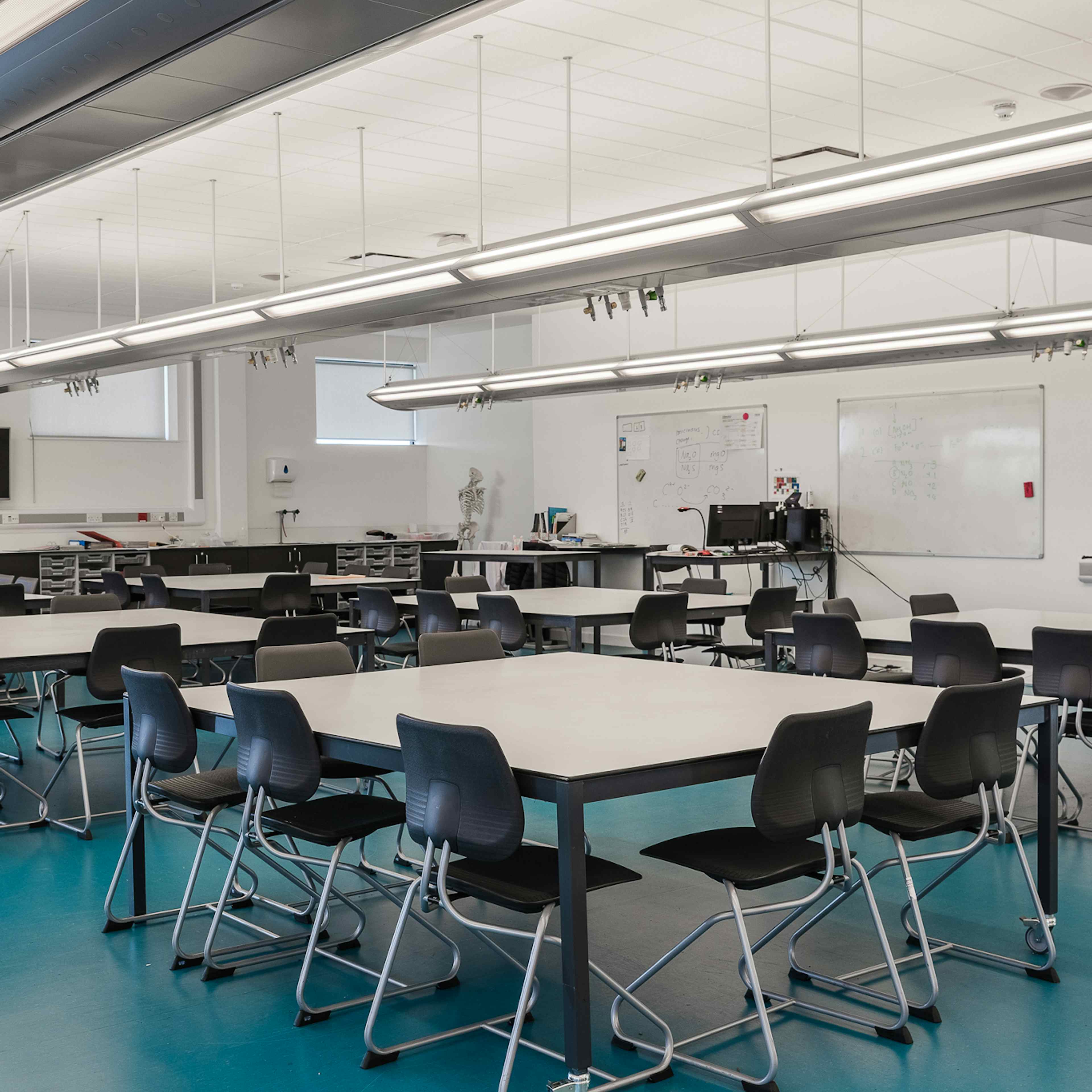 London Academy of Excellence Tottenham - Science classroom / Laboratory image 3