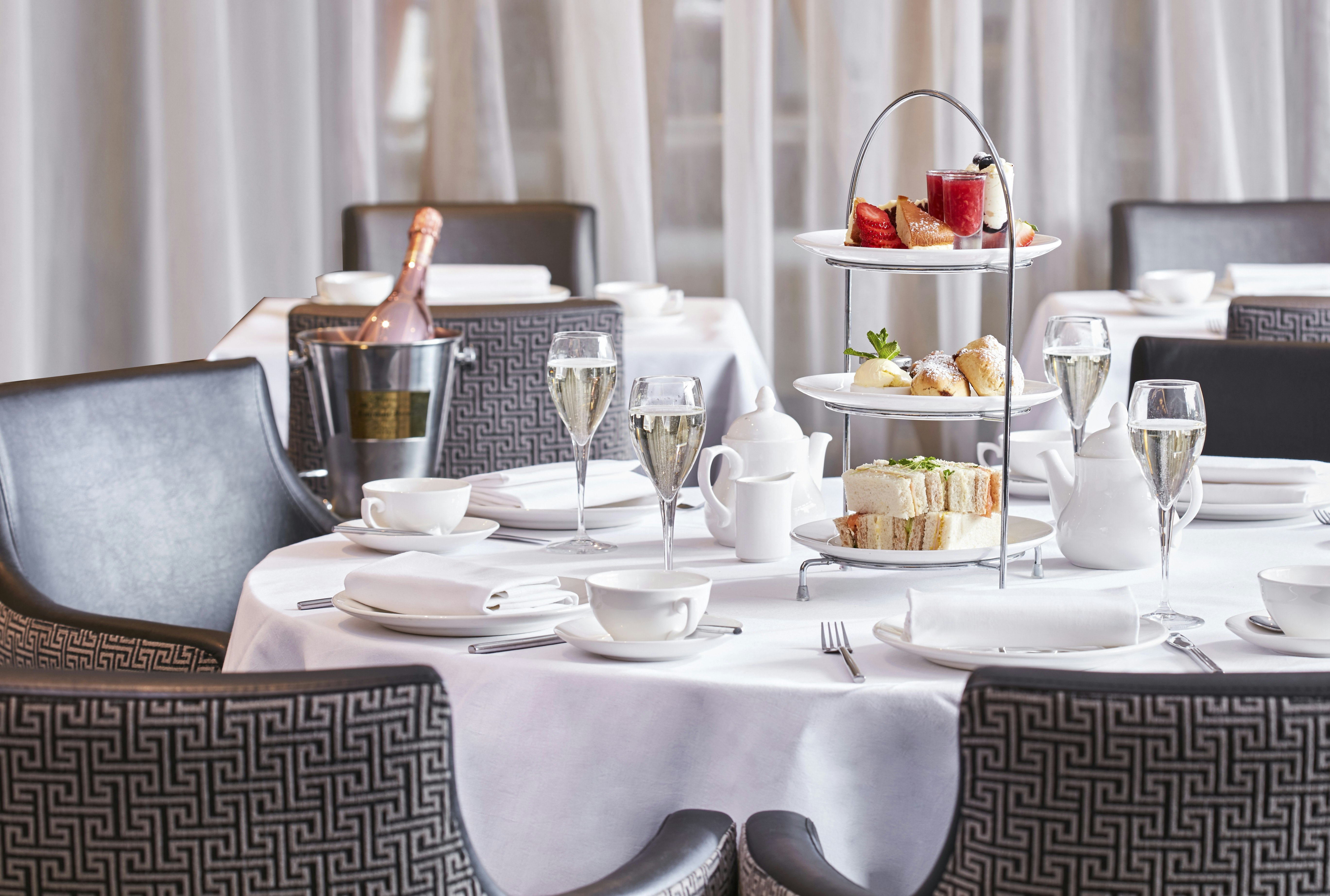 DoubleTree by Hilton London Angel Kings Cross - Marco Pierre White Steakhouse  image 1