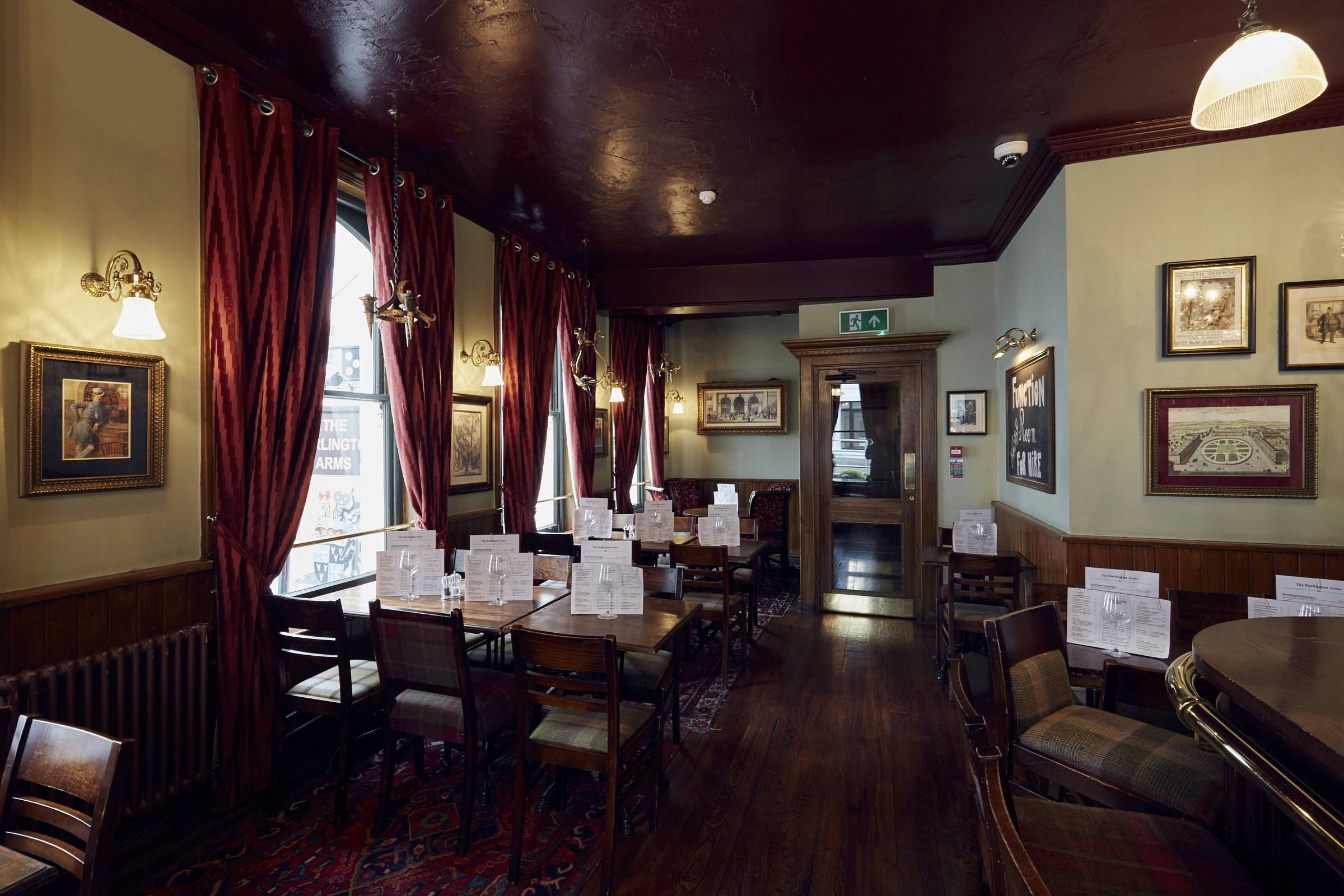 Burlington Arms - Upstairs area image 2
