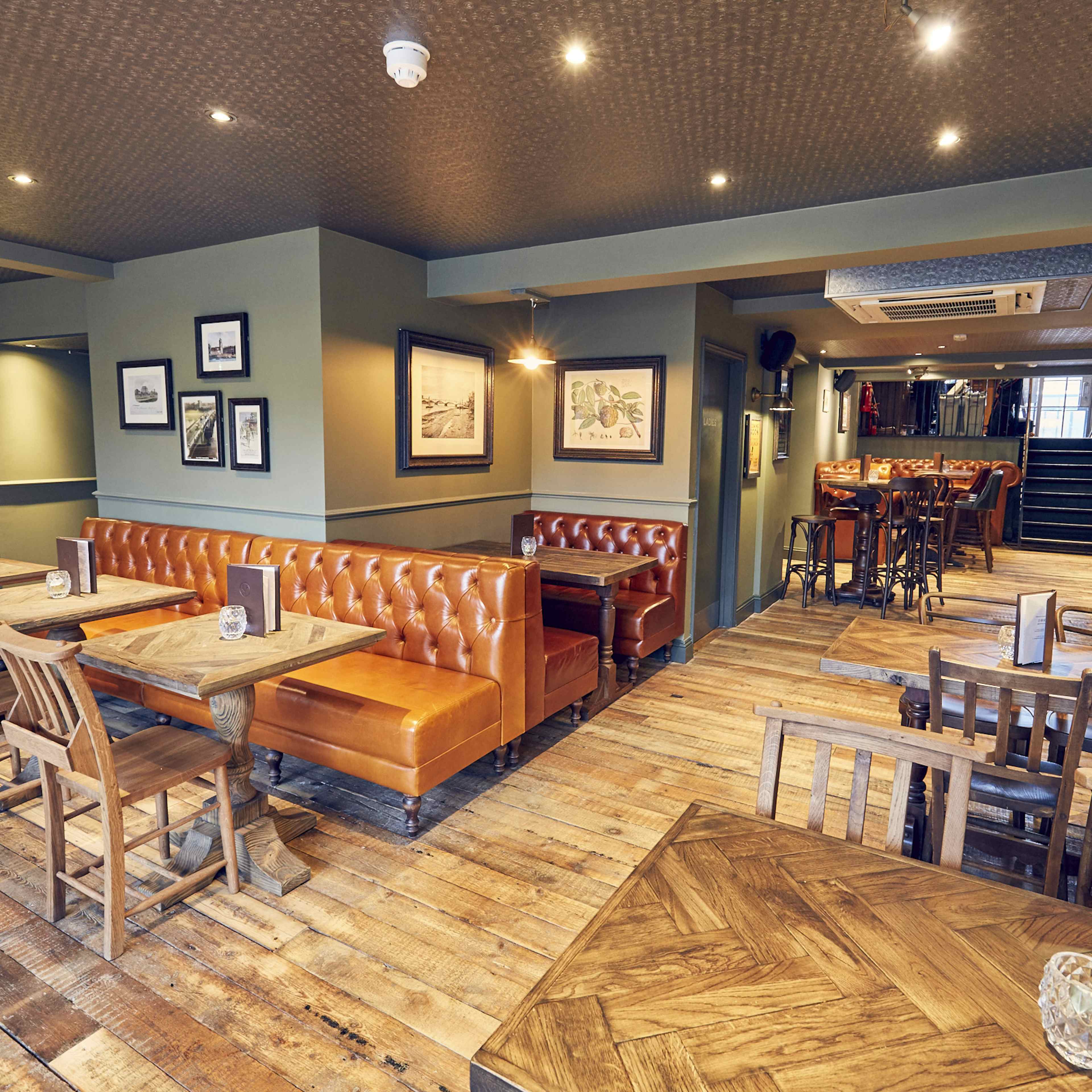 East Putney Tavern - Downstairs Area image 2