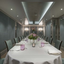 The Capital Hotel, Apartments & Townhouse - The Cadogan Suite image 2