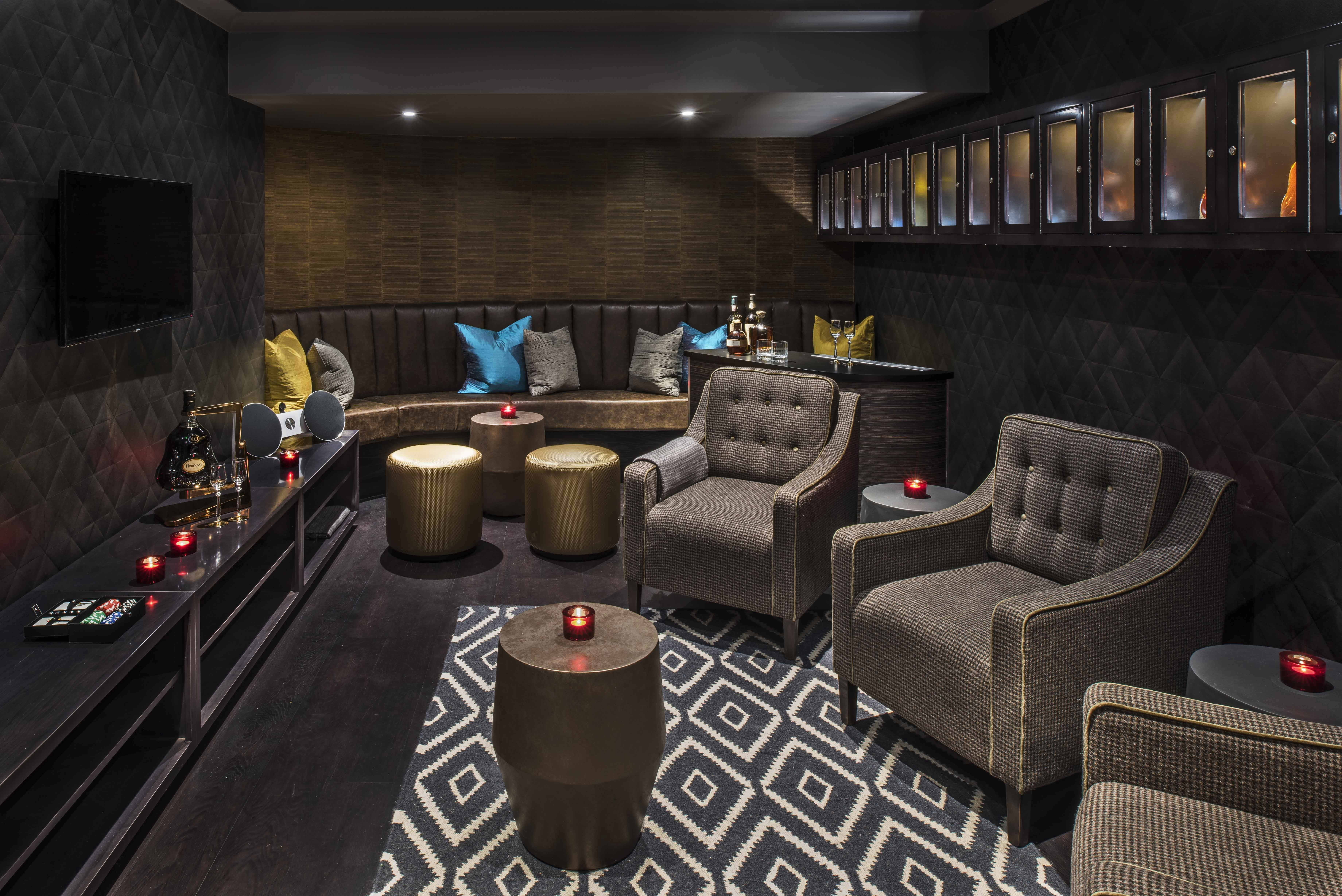 M Threadneedle Street - LOCKER ROOM image 1