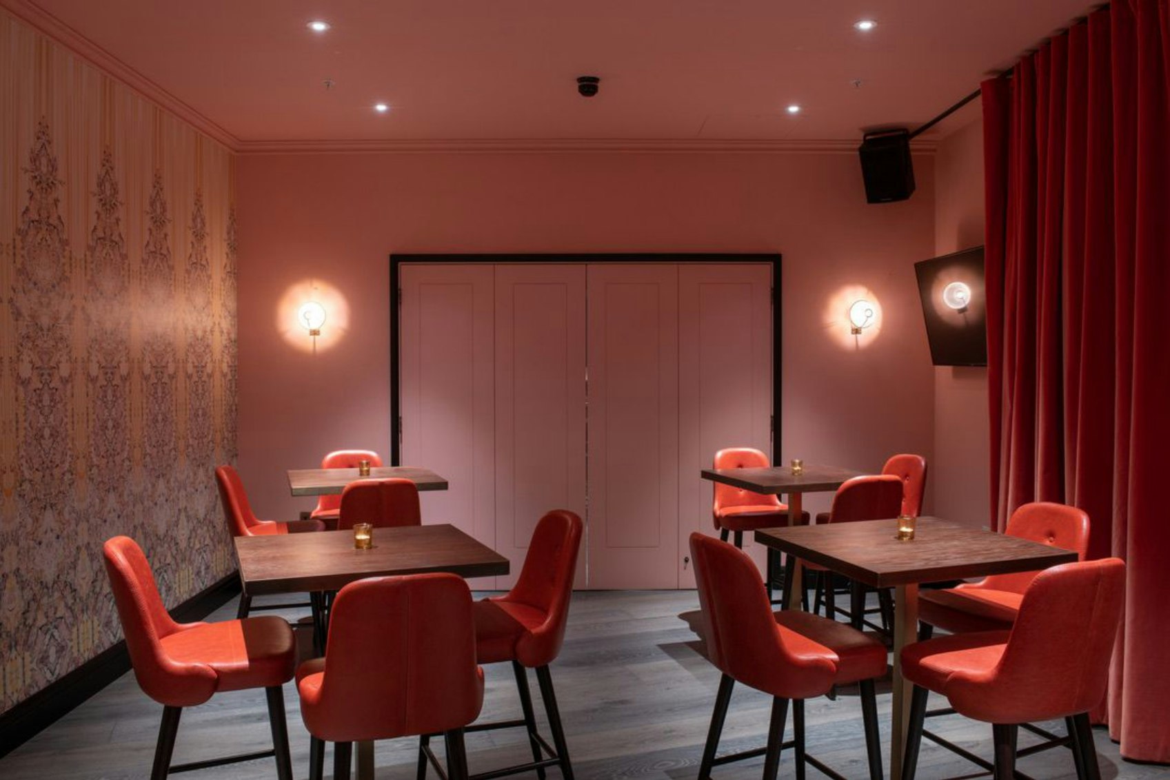 Puttshack Bank - Rose Private Room  image 1