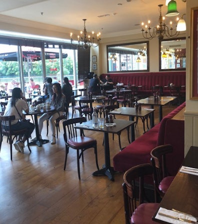 Café Rouge Lakeside - image 3