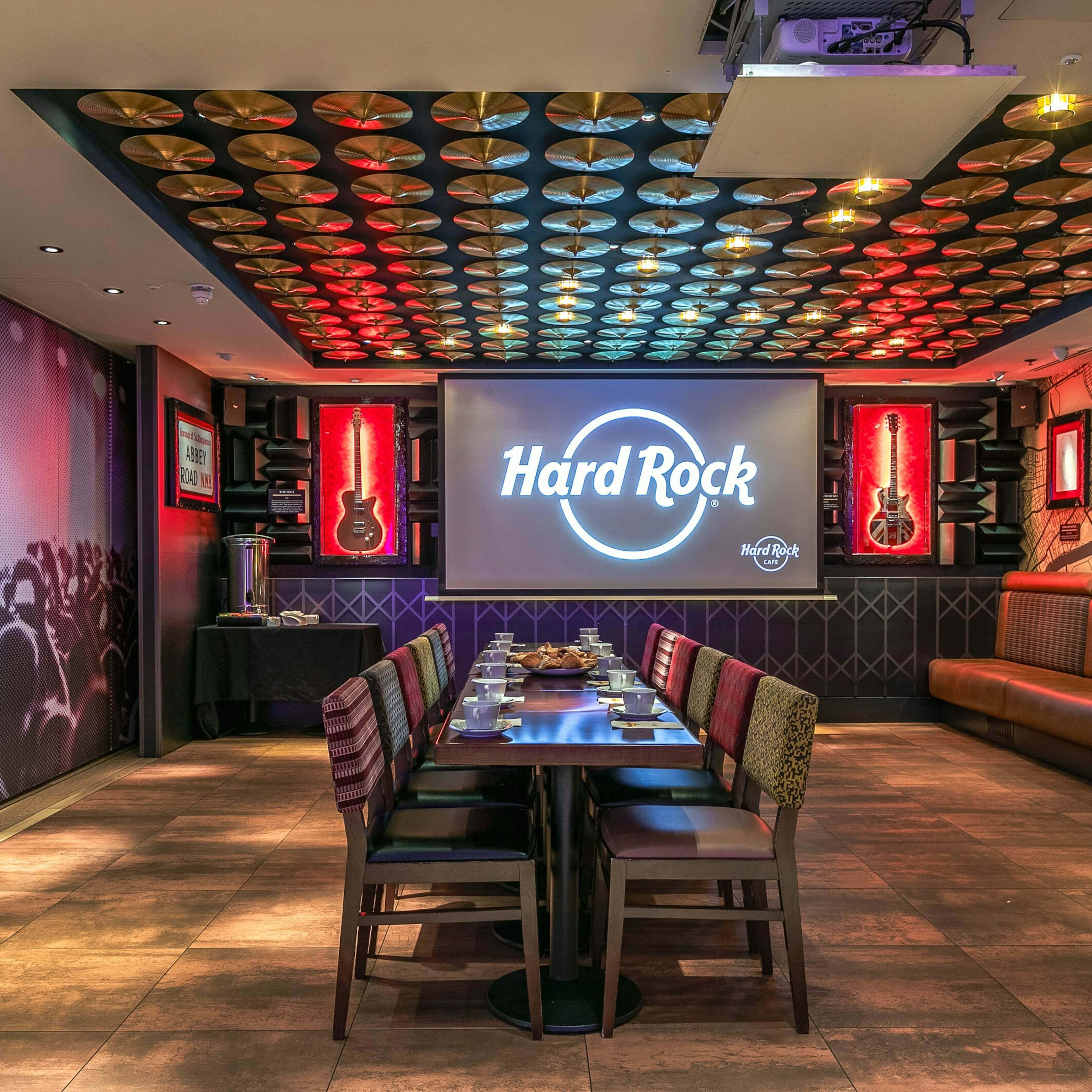 Hard Rock Cafe Piccadilly Circus - image 3