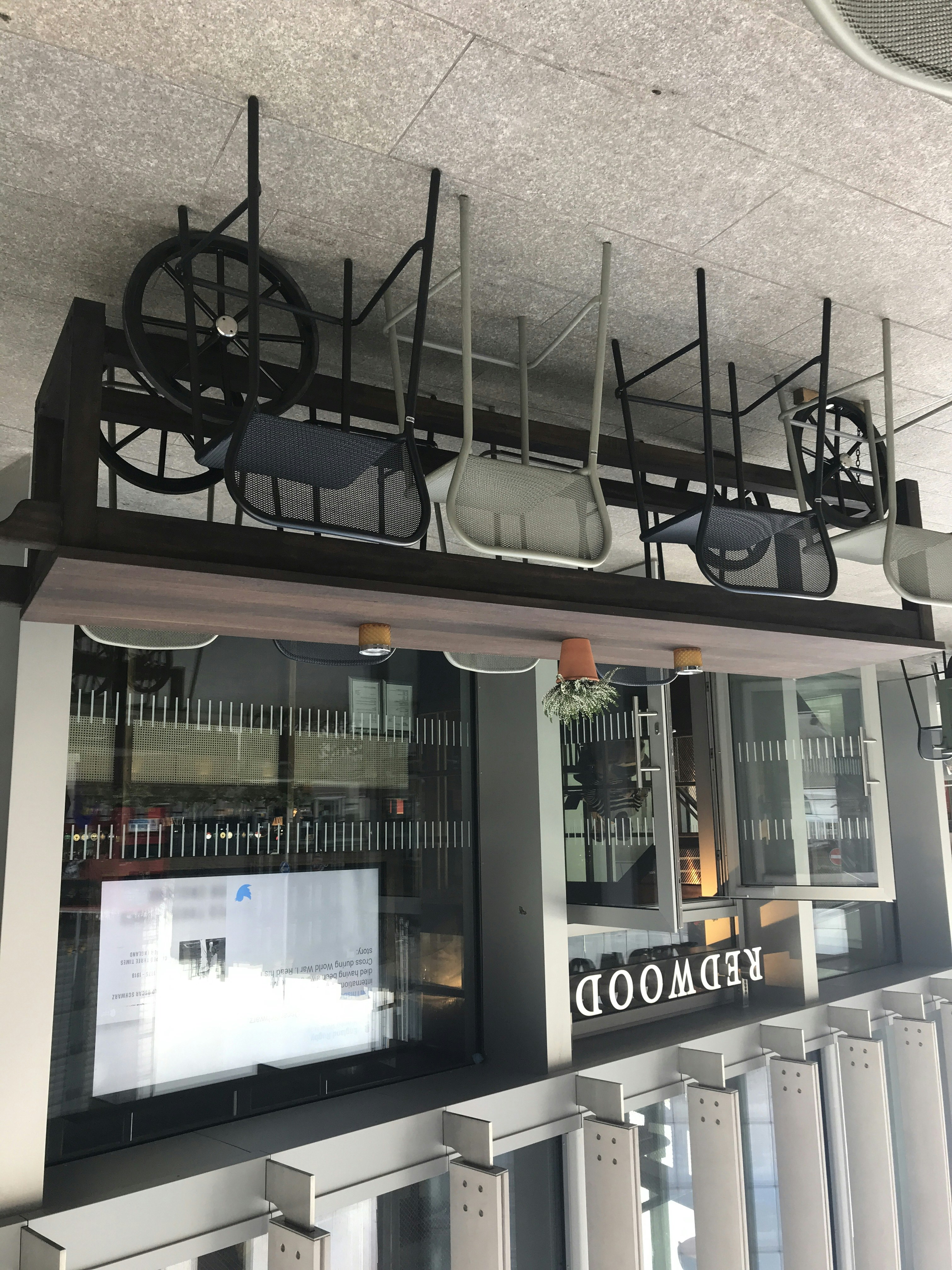 Redwood Sports Pub & Kitchen - Terrace (Tables) image 2