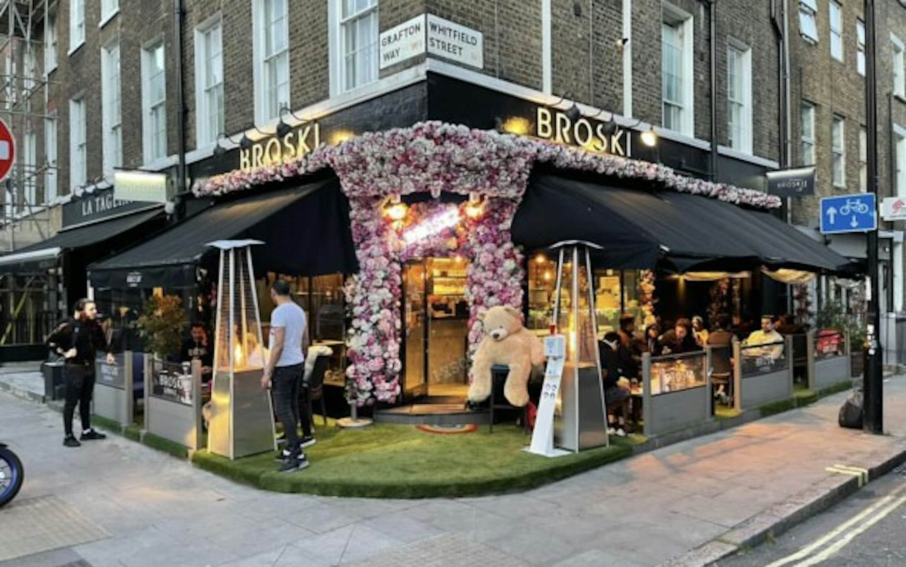 Broski Lounge - The Bloom image 1