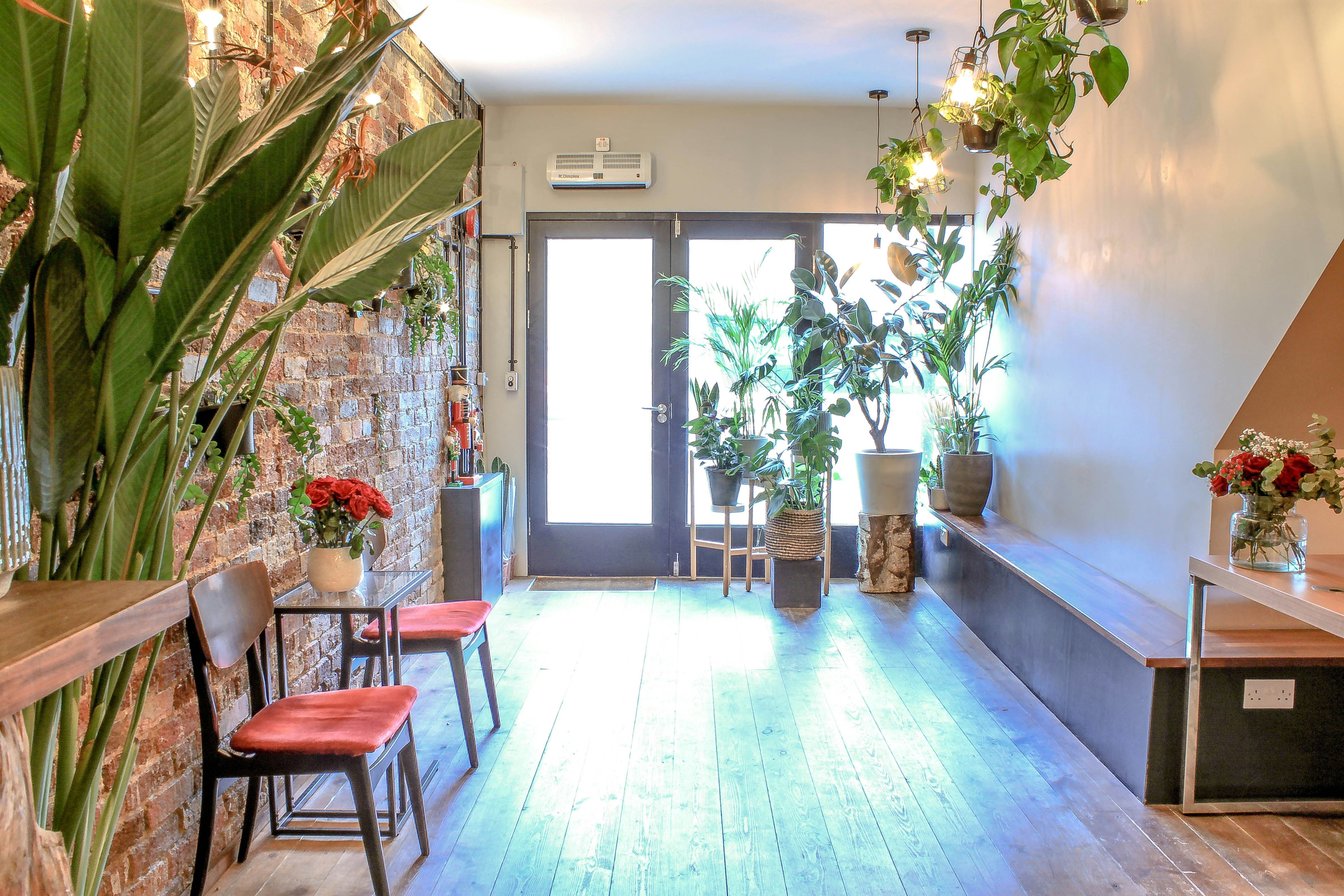 The Travel Cafe Holloway - Whole Venue image 8