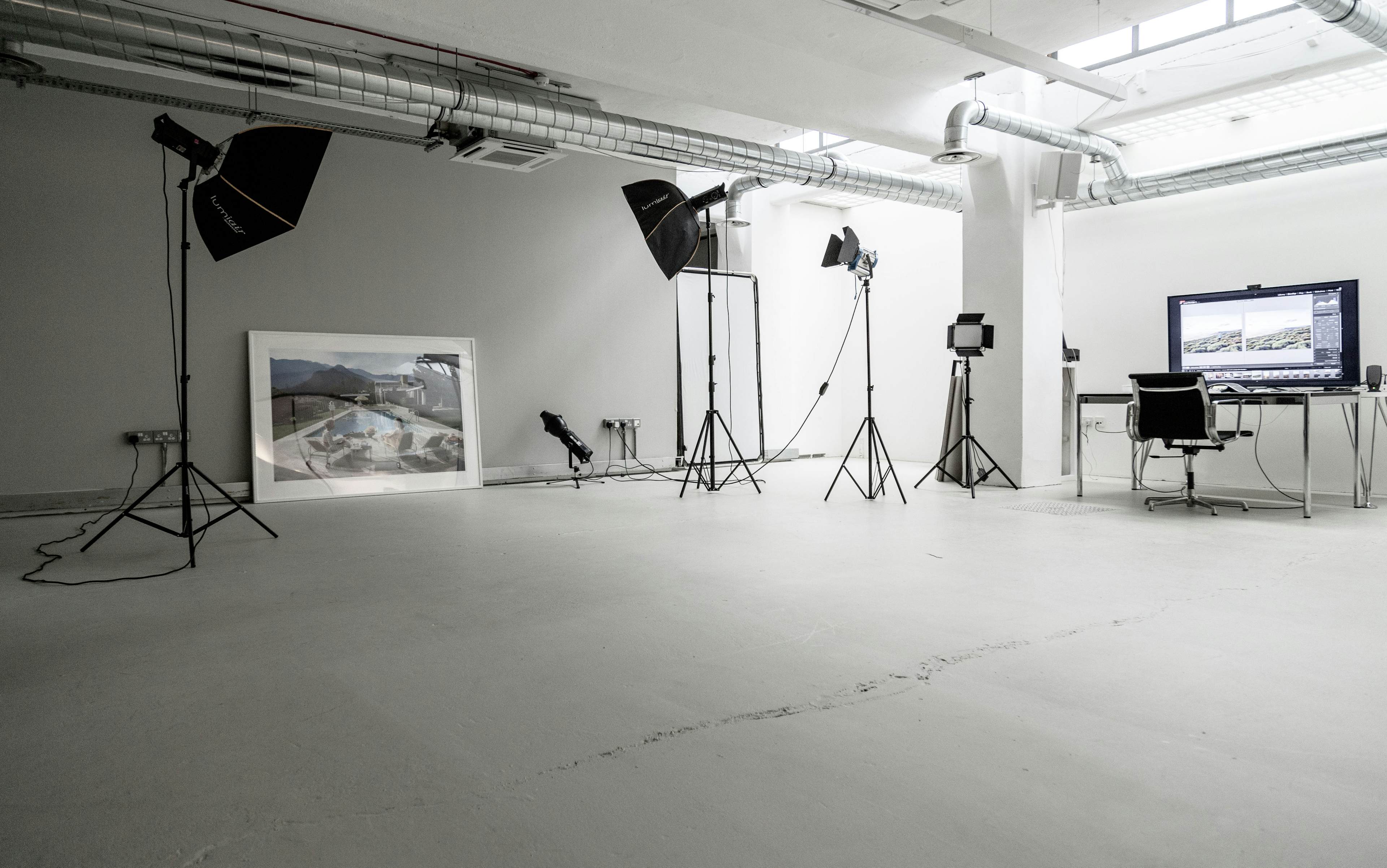 Contemporary Photography Studio - Whole Venue image 1