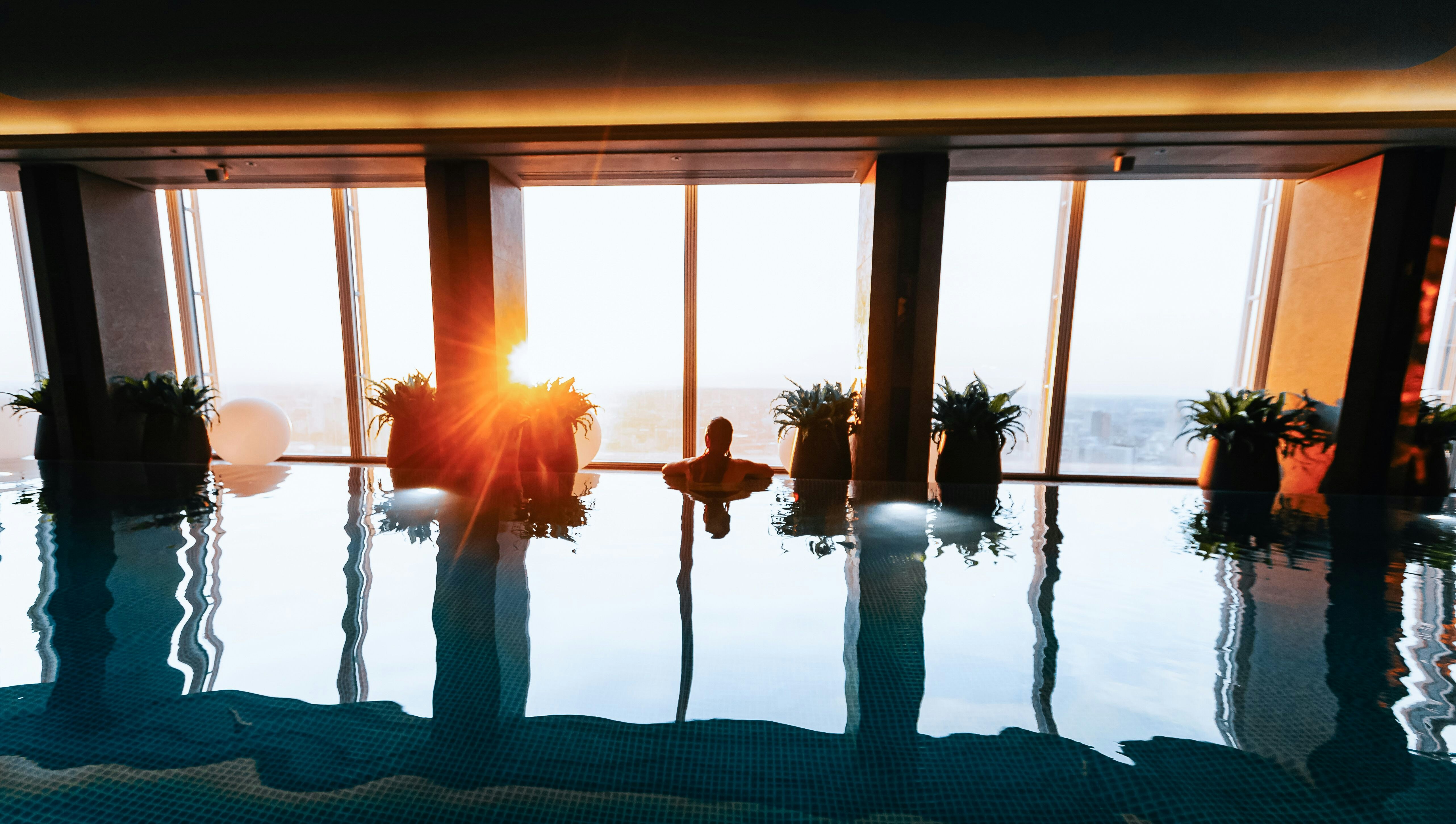 Shangri-La at the Shard - Sky Pool image 4