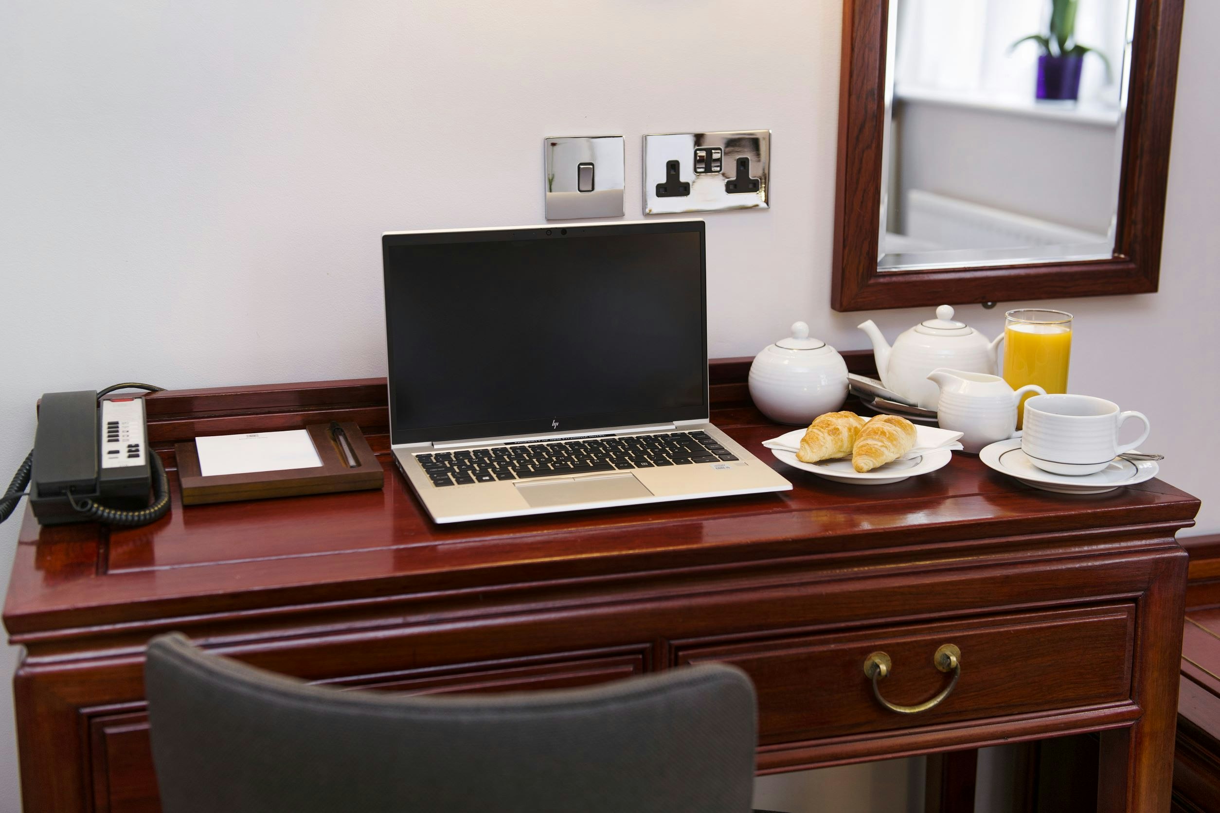 Fitzrovia Hotel - Portland Suite image 4