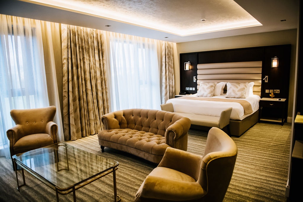Crow Wood Hotel & Spa Resort - Lakeside Suite image 7