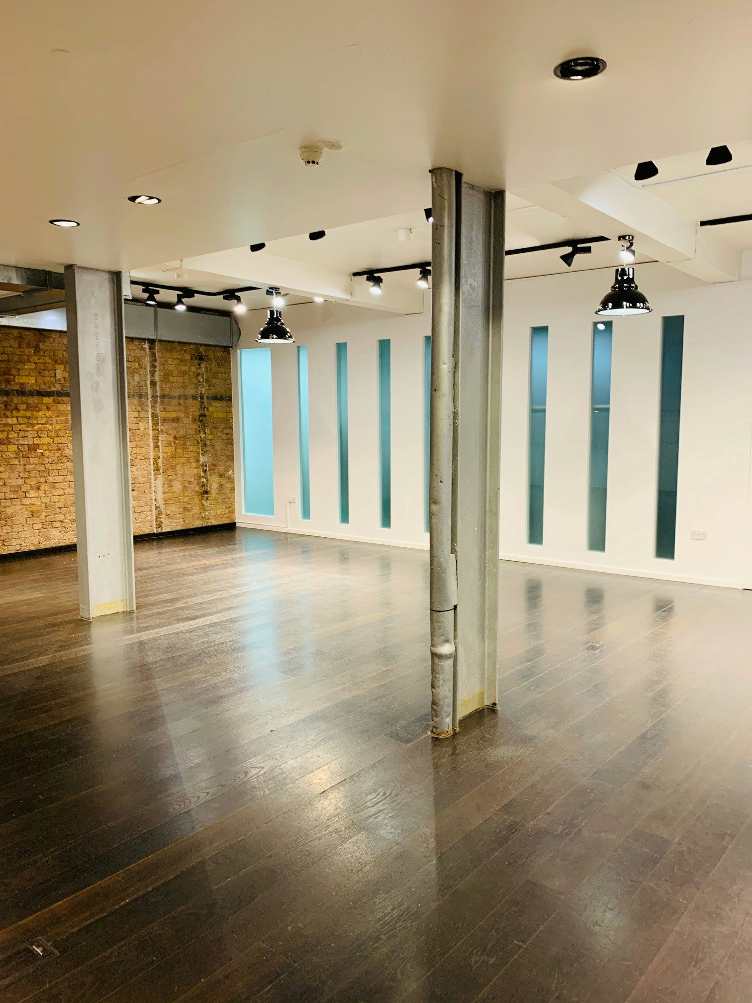 Oui – 89 Great Titchfield Street, Fitzrovia, London - Whole Venue image 2