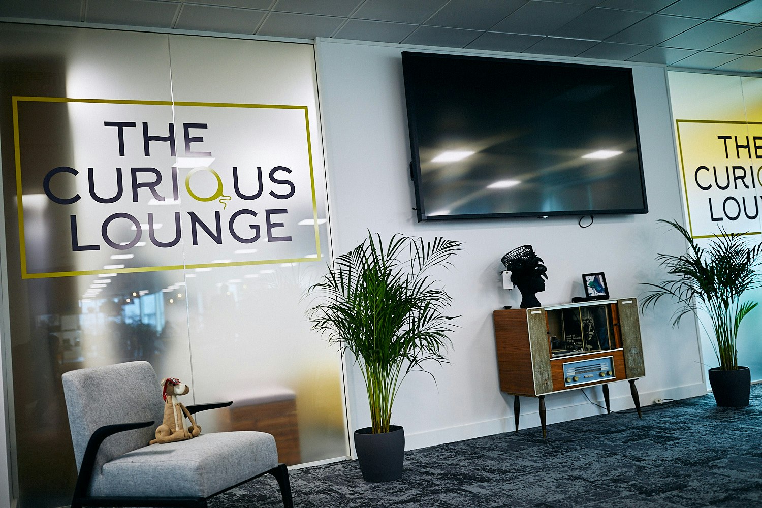The Curious Lounge - The Lounge image 5