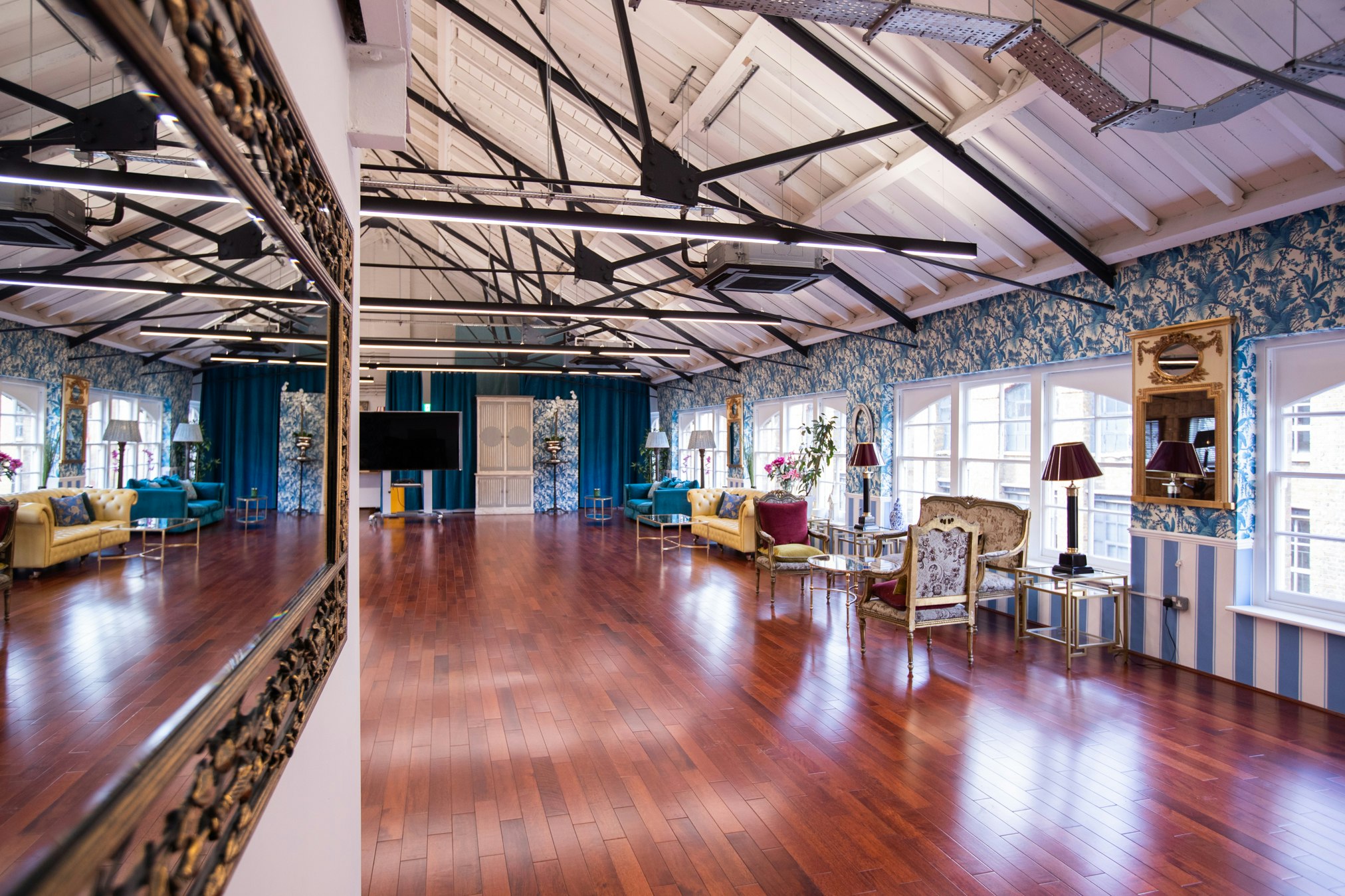 Lumiere Underwood - The New Victorian Loft and    The Chalet image 8