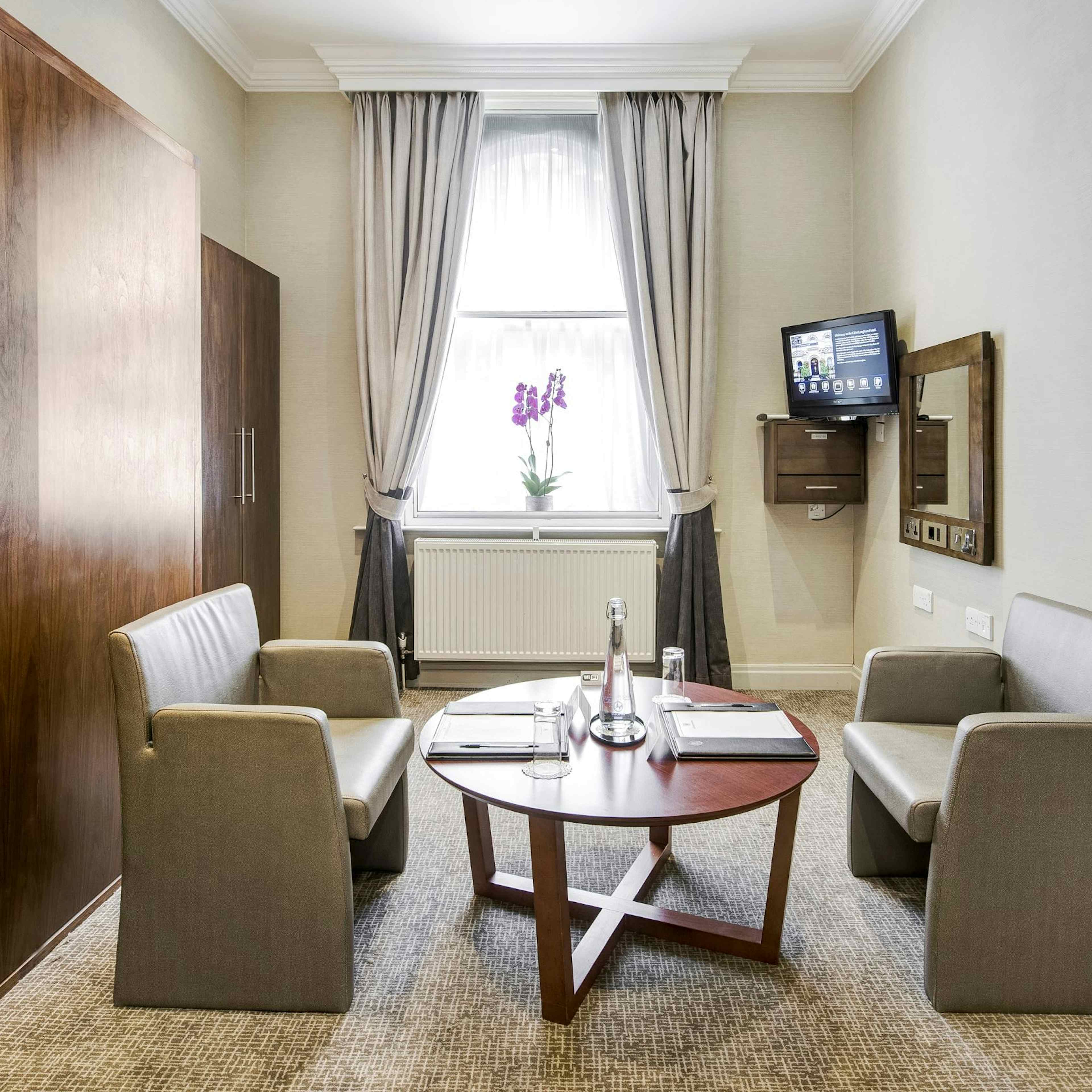 Langham Court Hotel - Syndicates Rooms image 2