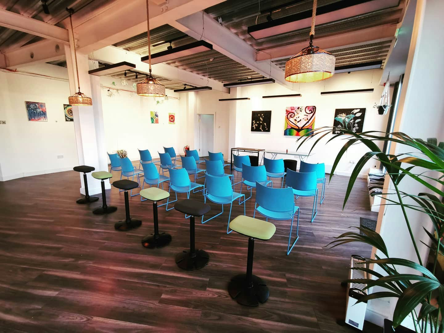 Omega Hub - Lounge image 1