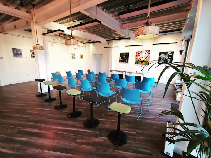 Omega Hub - Lounge image 1