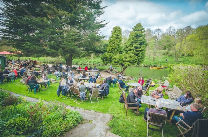 Beeses Riverside Bar - Whole Venue image 3