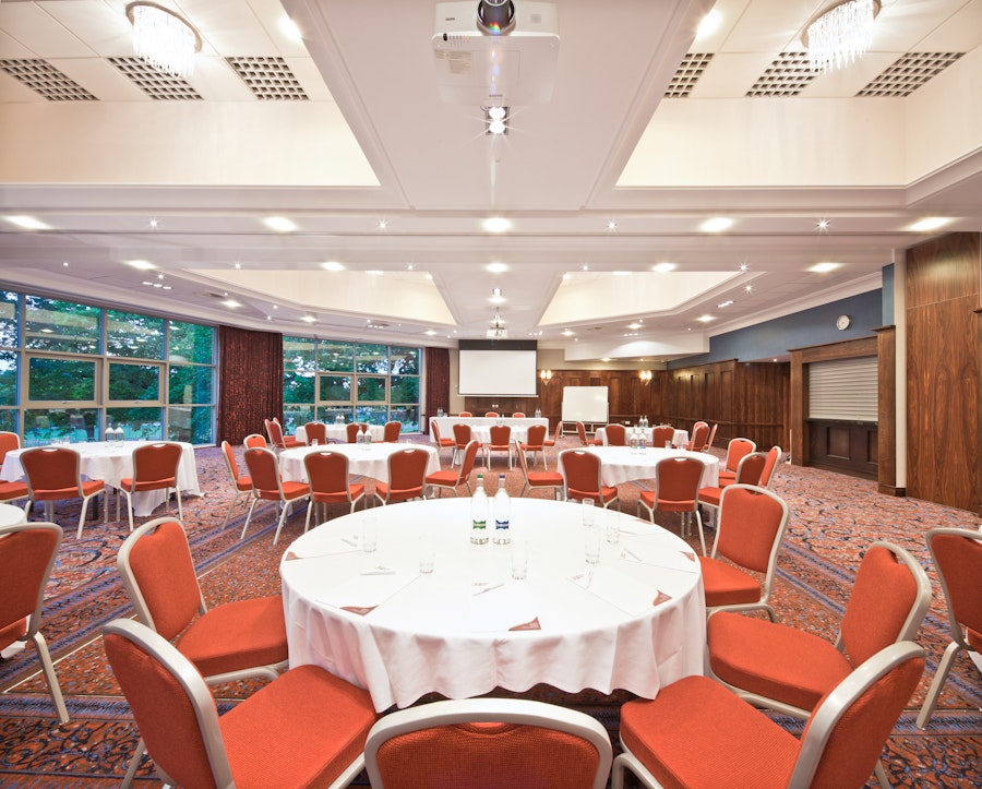 Drayton Manor Hotel - Park View Suite image 1