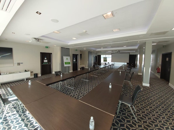 Holiday Inn Southend - The Laker Suite image 3