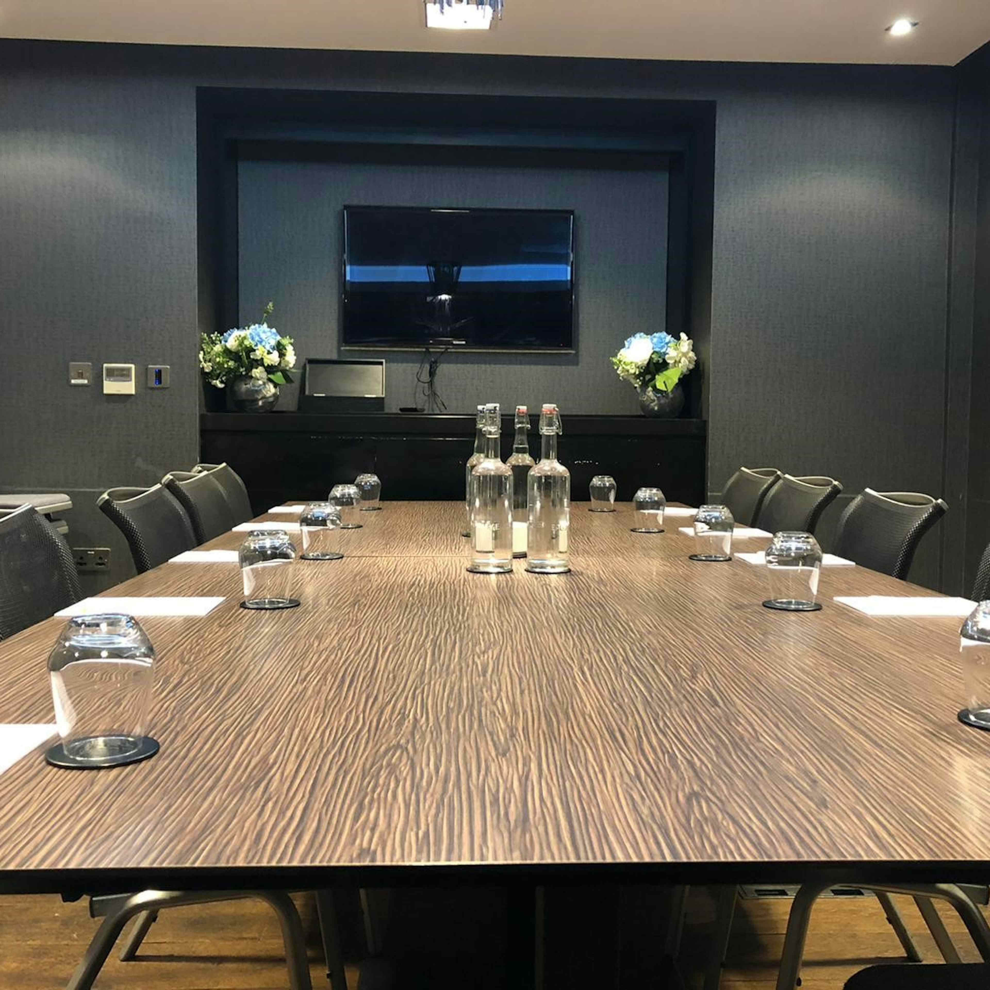 Holiday Inn Southend - Boardroom image 1
