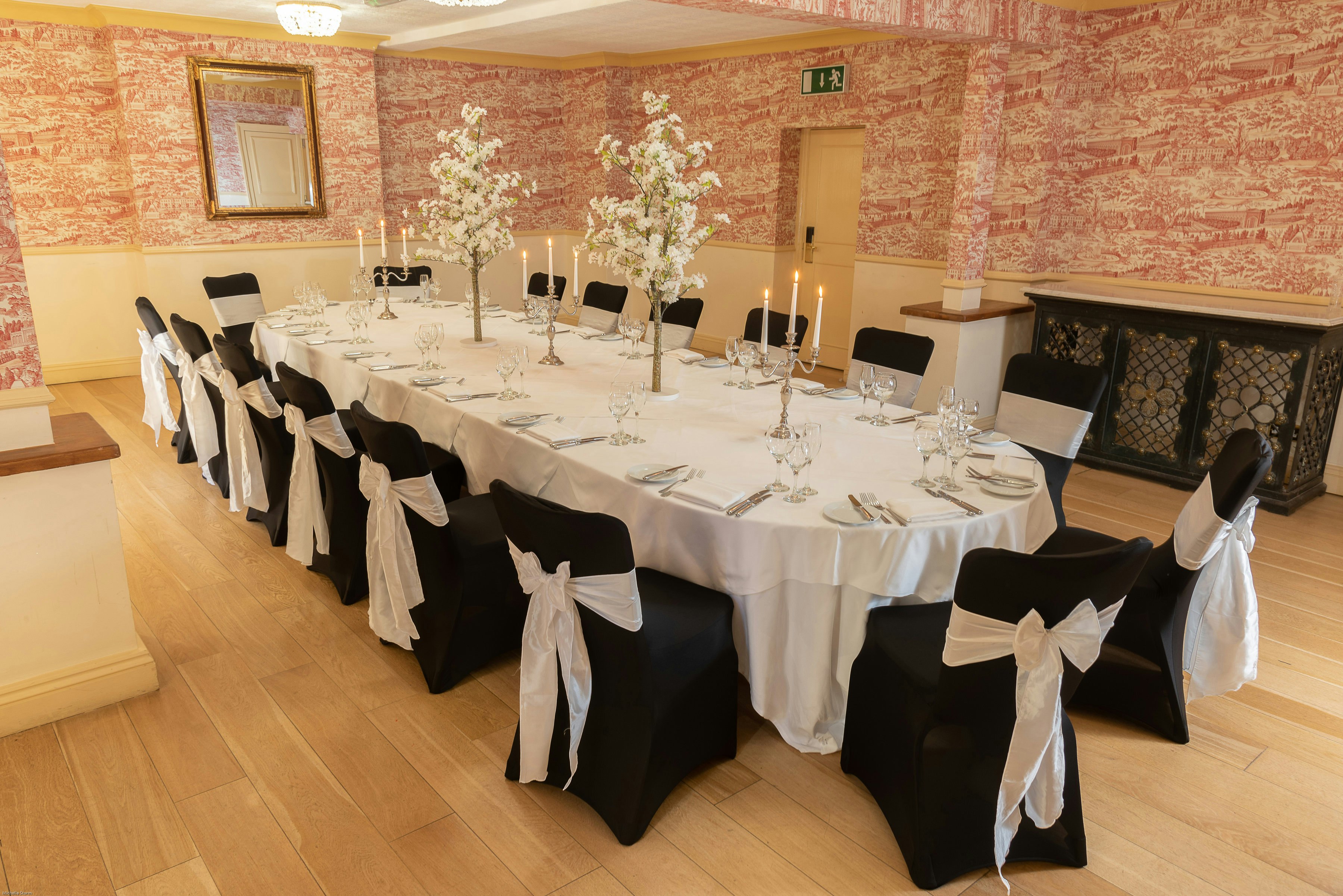 Pendley Manor - Charles Suite image 7