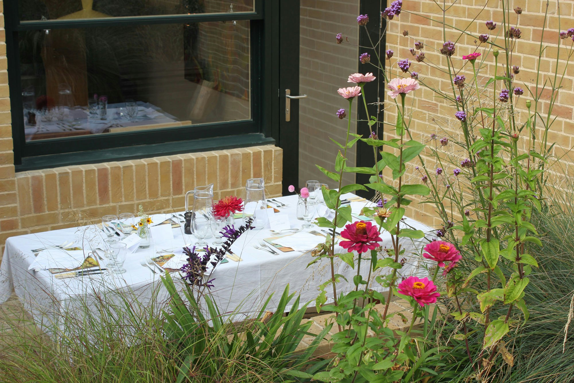 Van Gogh House - Gallery, Kitchen, Garden image 4