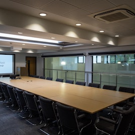 Chesterfield College - Boardroom image 3