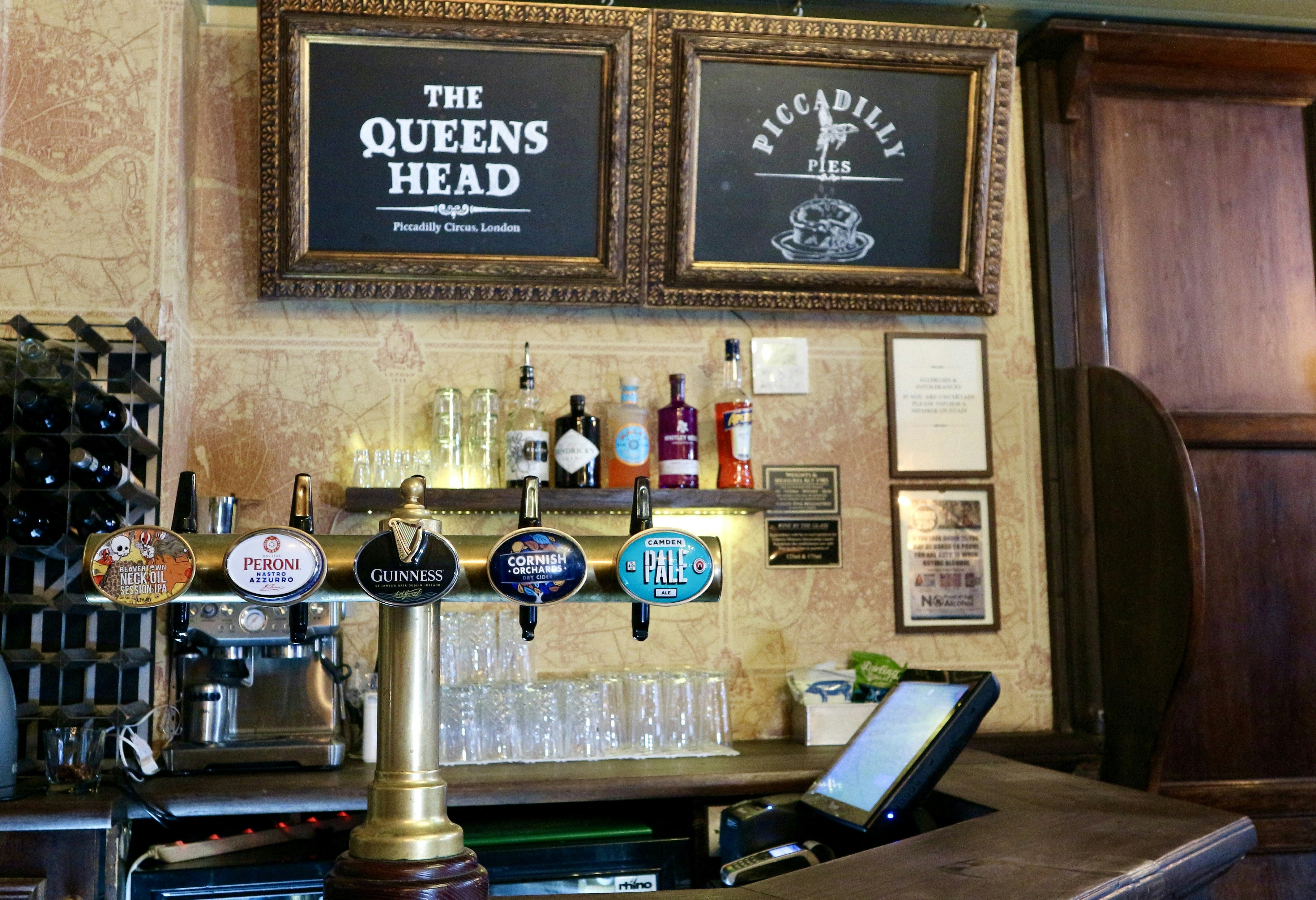 The Queens Head - Function Room image 1