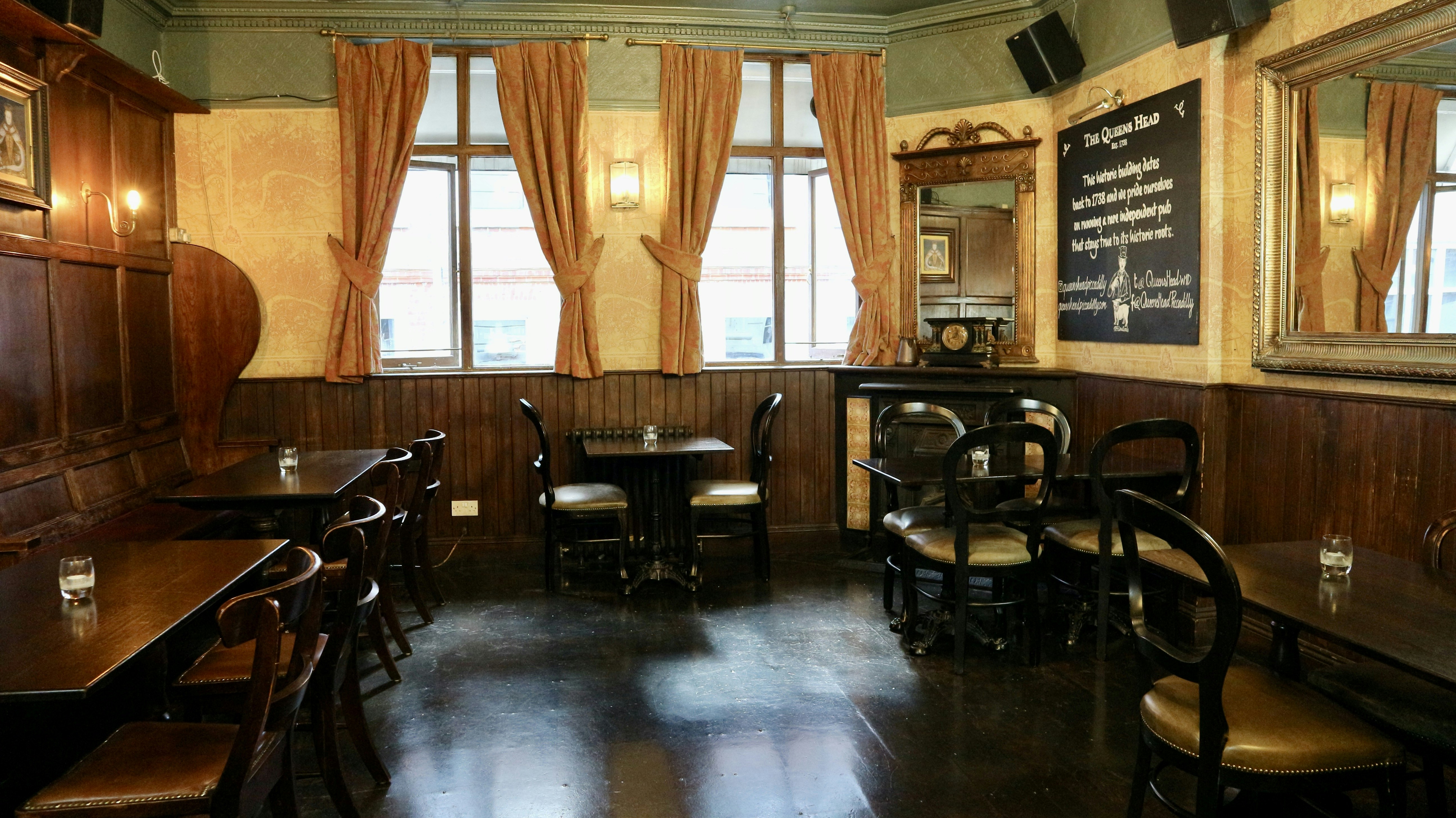 The Queens Head - Function Room image 3