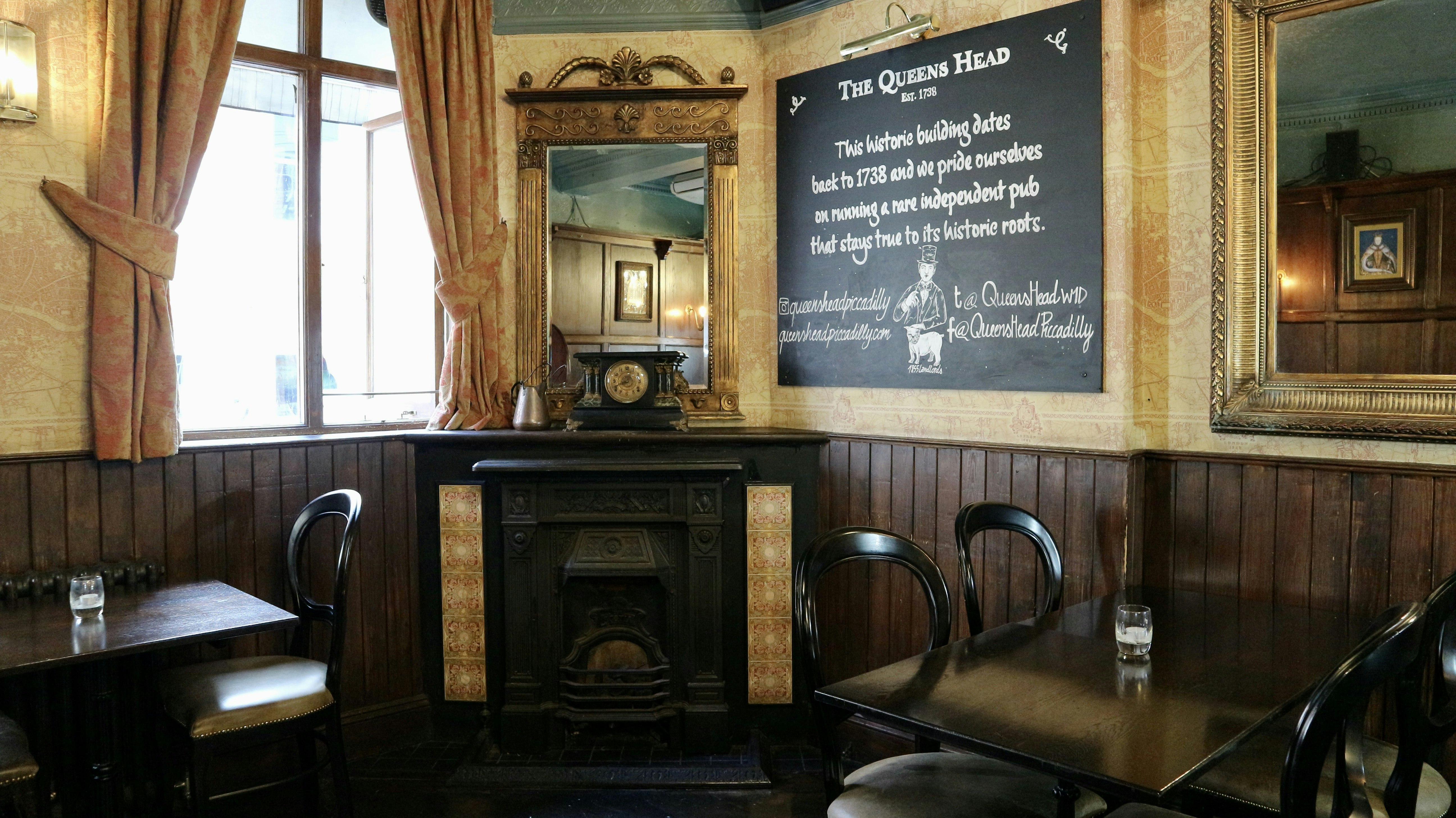 The Queens Head - Function Room image 7