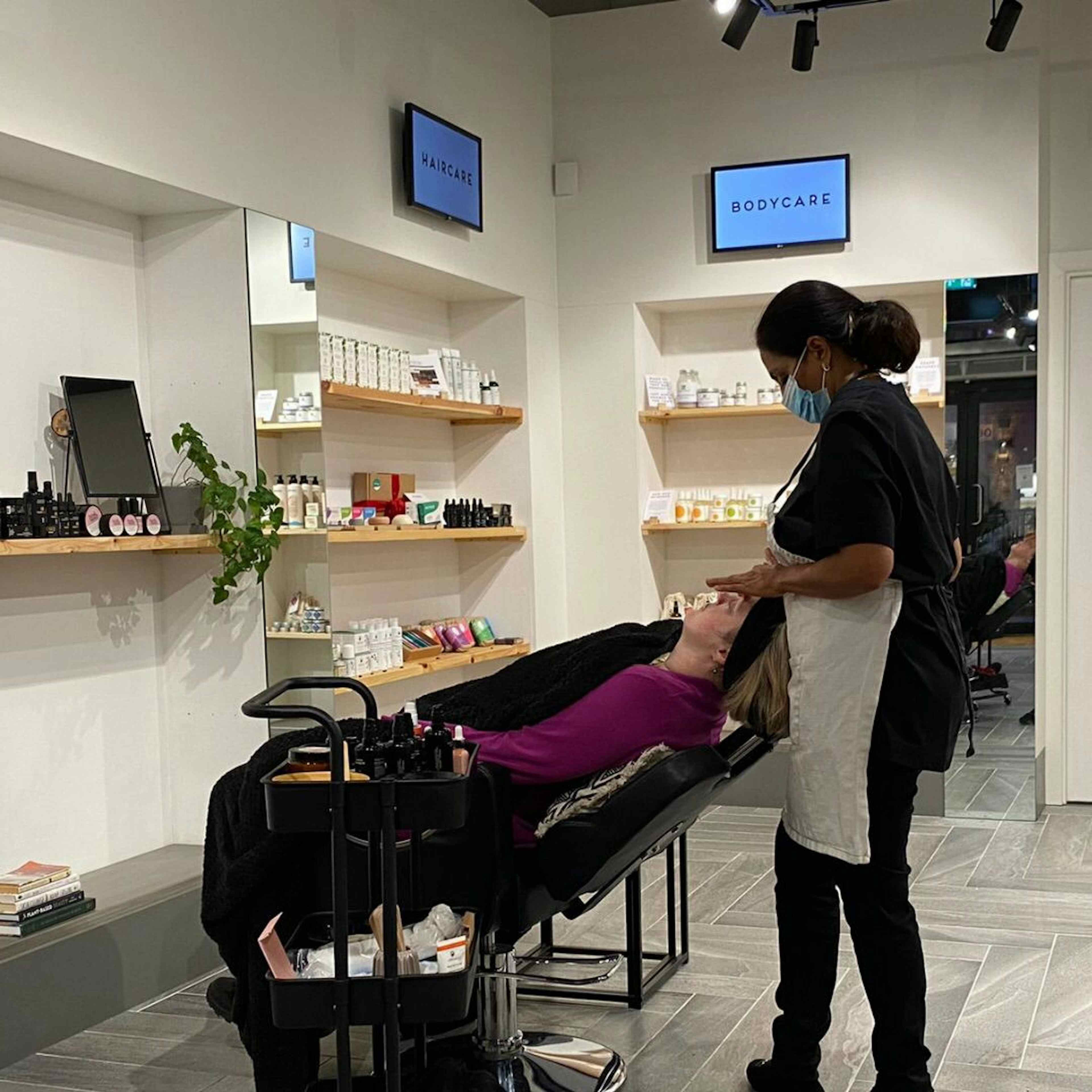 Blomma Beauty - Natural Wellbeing Studio/Store image 2