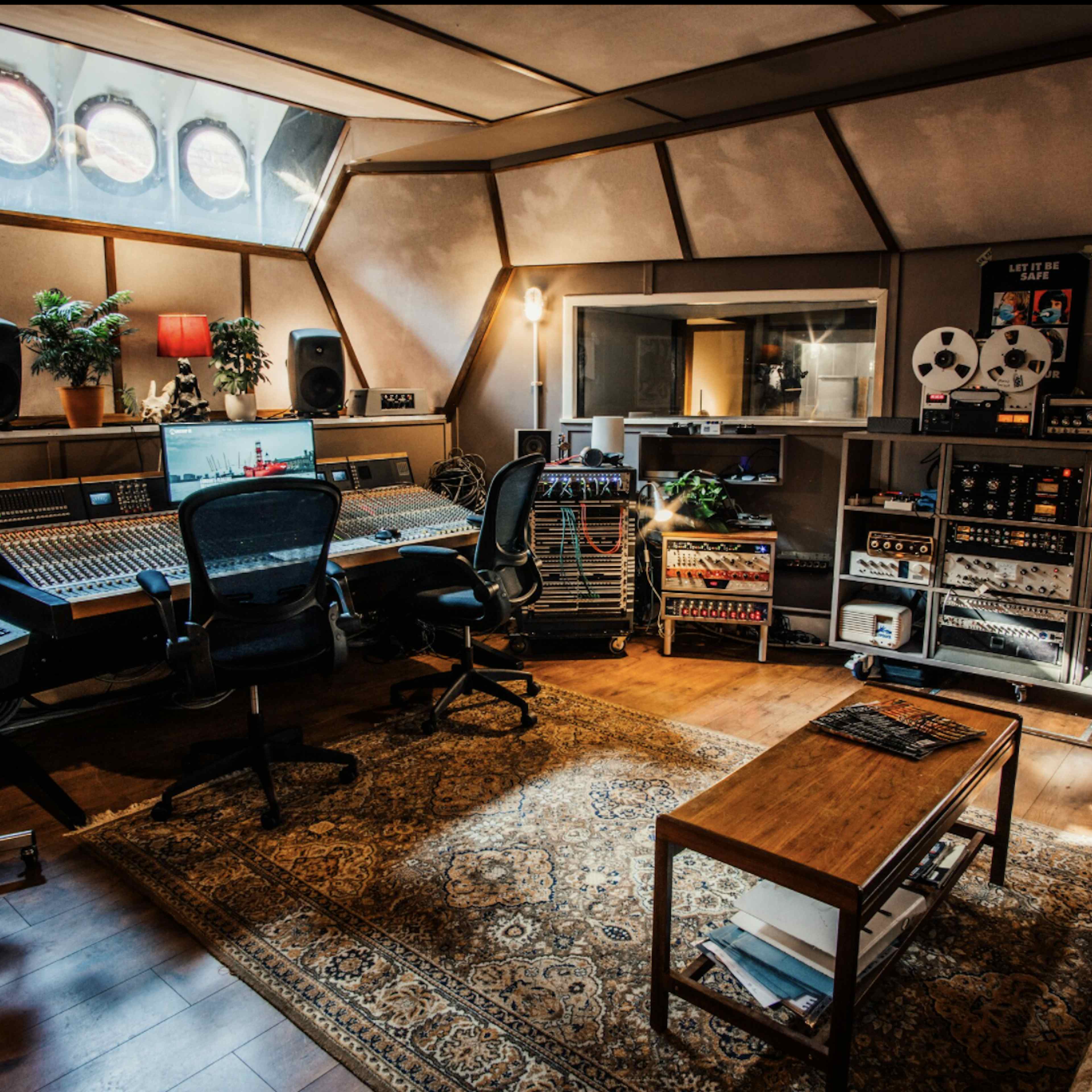 Lightship 95 - Recording Studio image 2