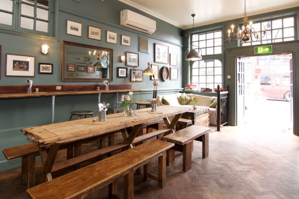 St Aldates Tavern - The Blue Room image 3