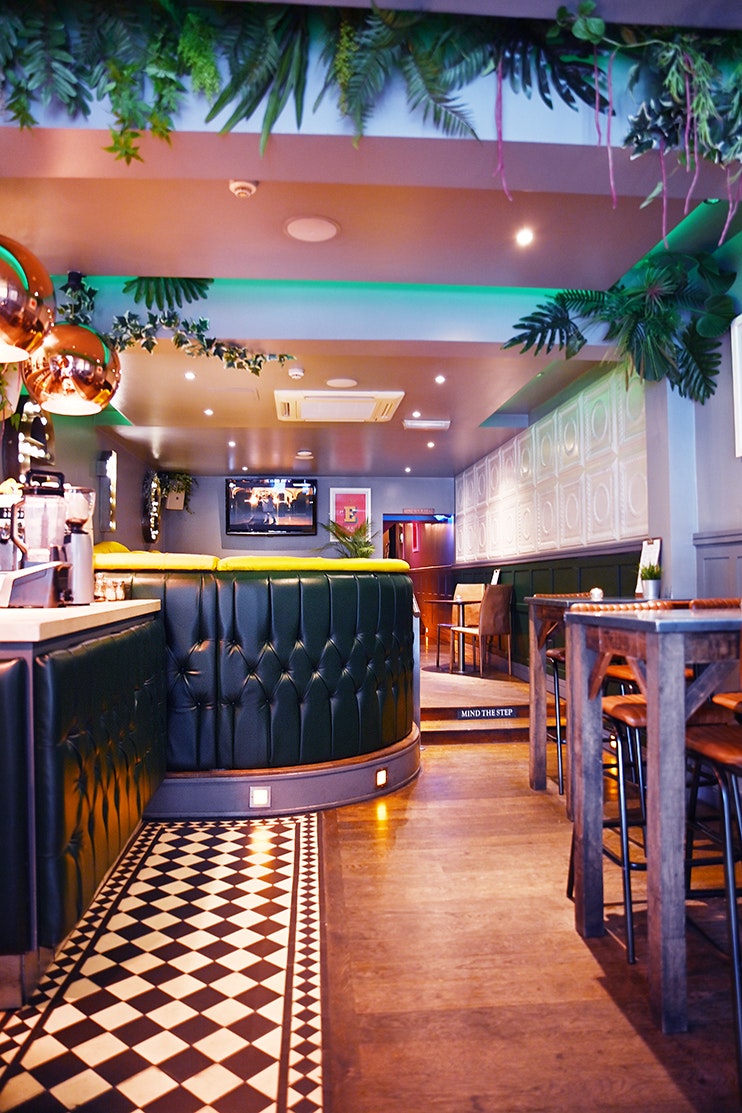 Lizard Lounge - Two Bar Areas image 4
